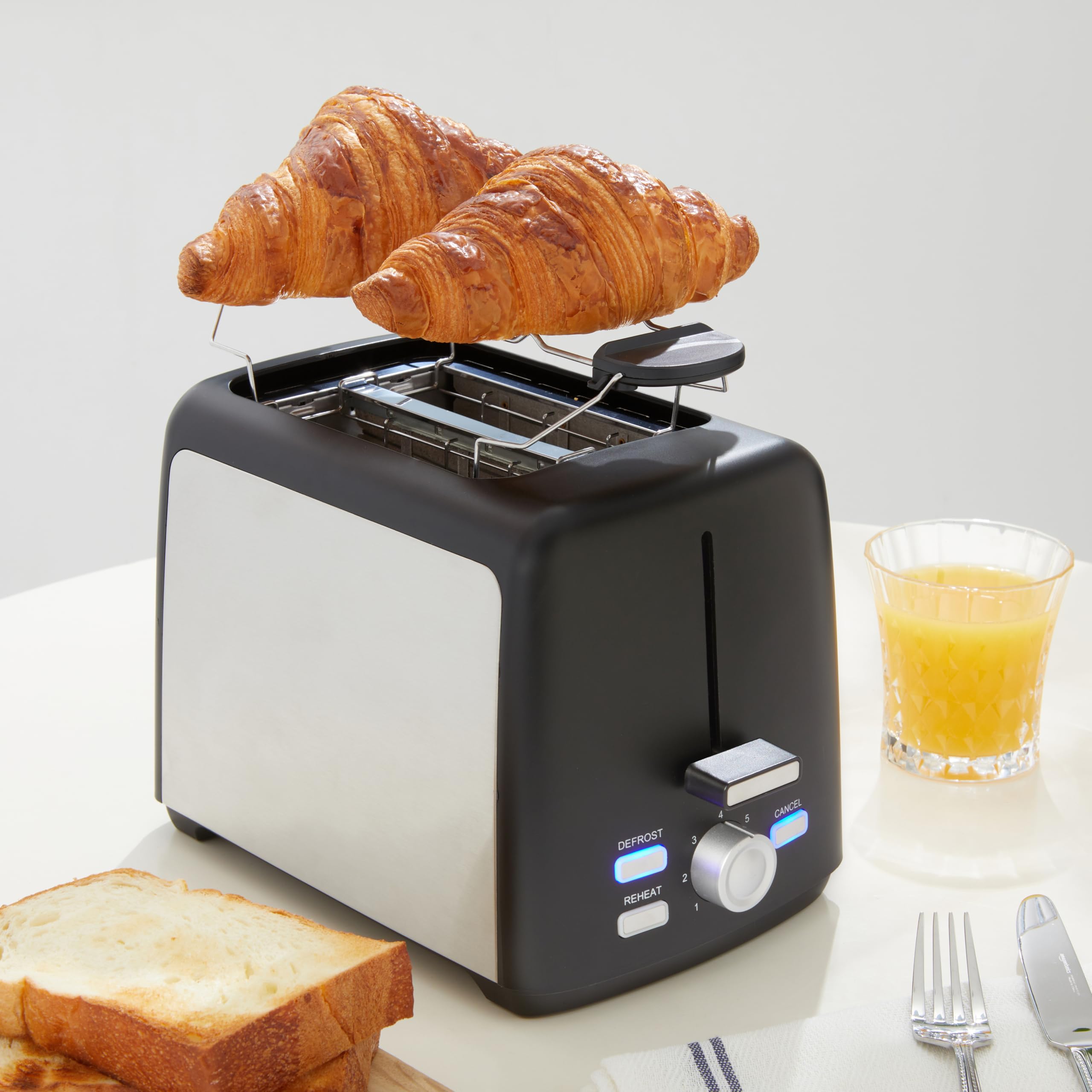 AmazonBasics Tostapane 2 Fette Nero 800W 7 Dorature