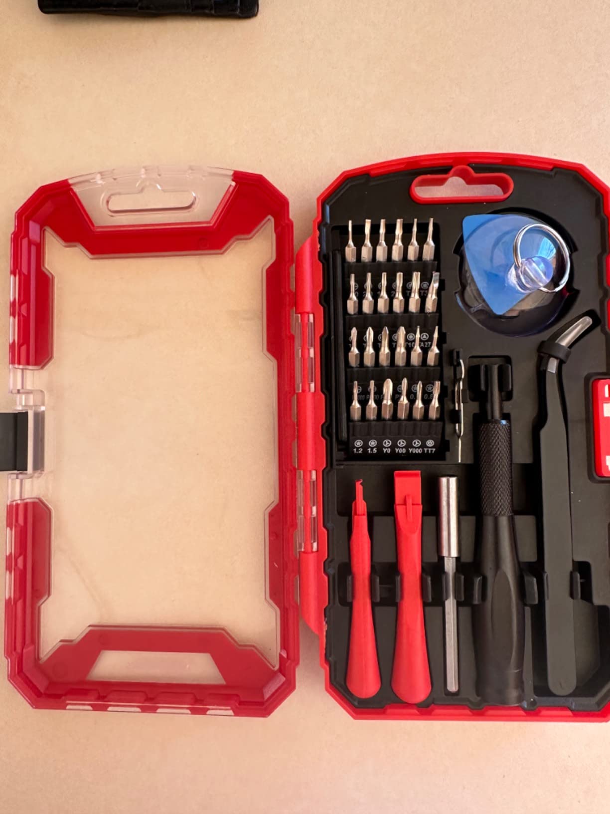 AmazonBasics Set Cacciaviti Precisione 32 Pezzi Rossi Magnetici