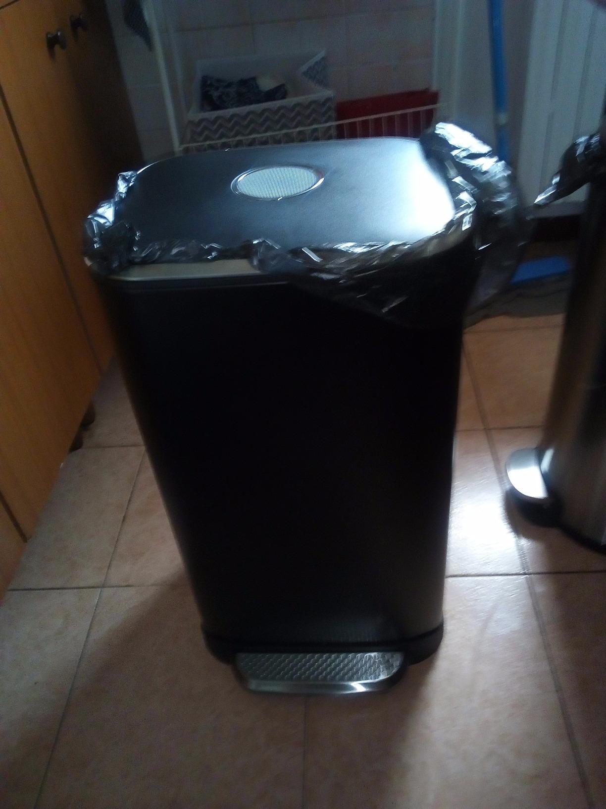 Amazon Basics Pattumiera a Pedale 32 L Nera Chiusura Morbida