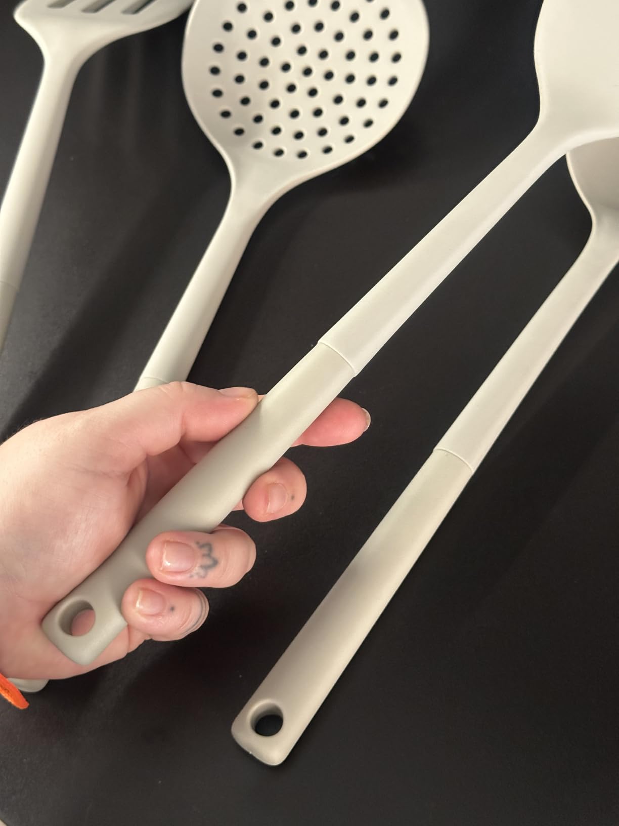 Amazon Basics mestoli cucina silicone 4 pezzi grigio lino