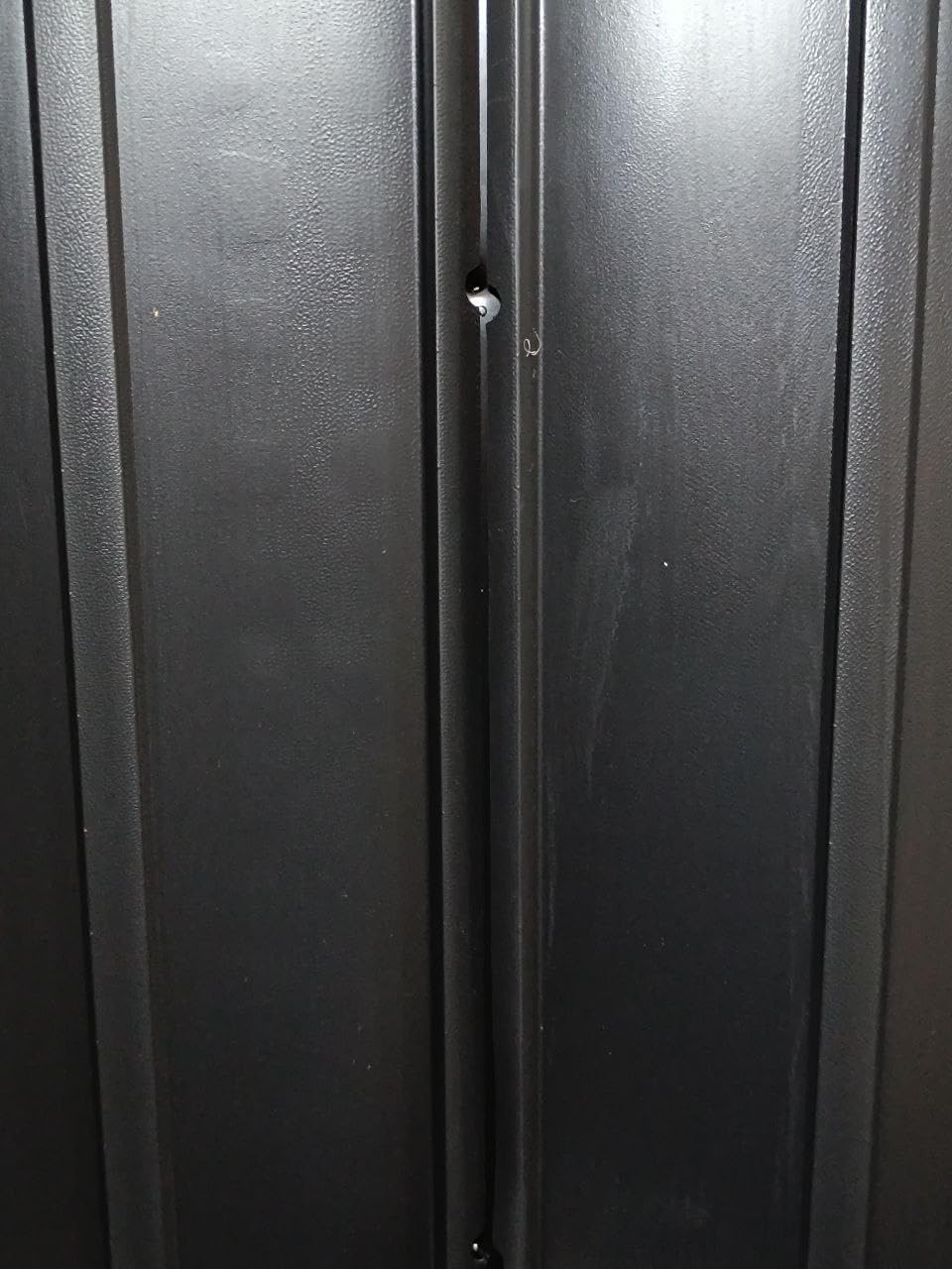 AmazonBasics Armadio da Esterno Nero 116x70,5x112,8 cm