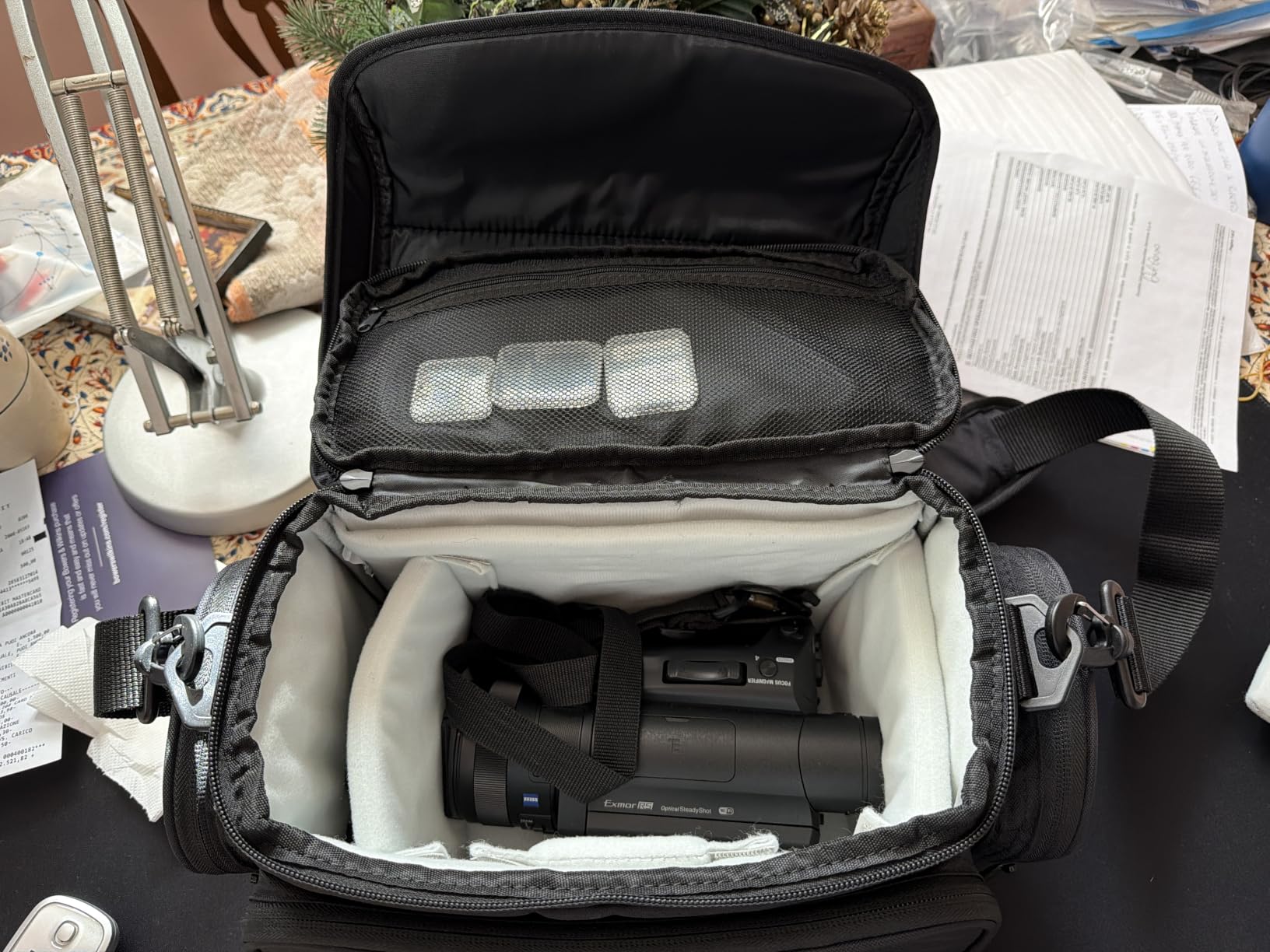 Amazon Basics Borsa Fotocamera SLR Grande Nero Grigio