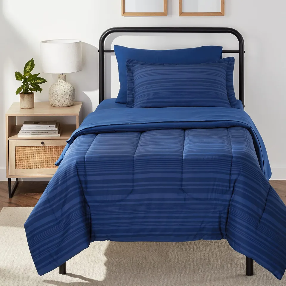 AmazonBasics Set Letto 5 Pezzi Piazza e Mezza Righe Blu Microfibra