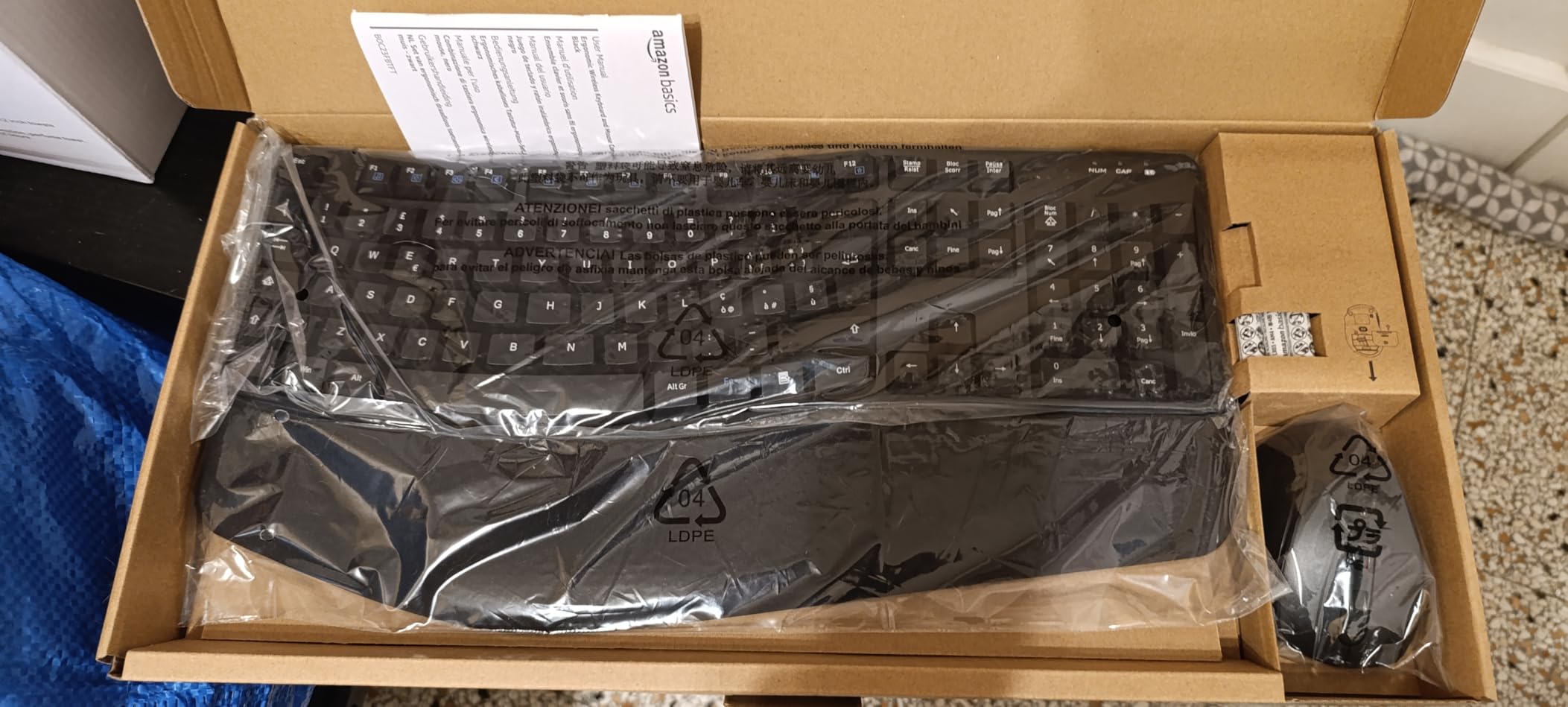 AmazonBasics Combo Tastiera Ergonomica Wireless Mouse Nero UK
