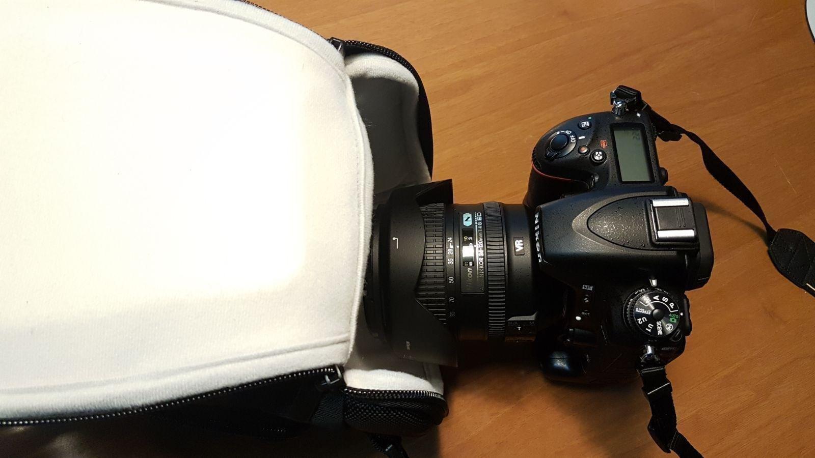 Amazon Basics Borsa Fotocamera SLR Fondina Nera Impermeabile