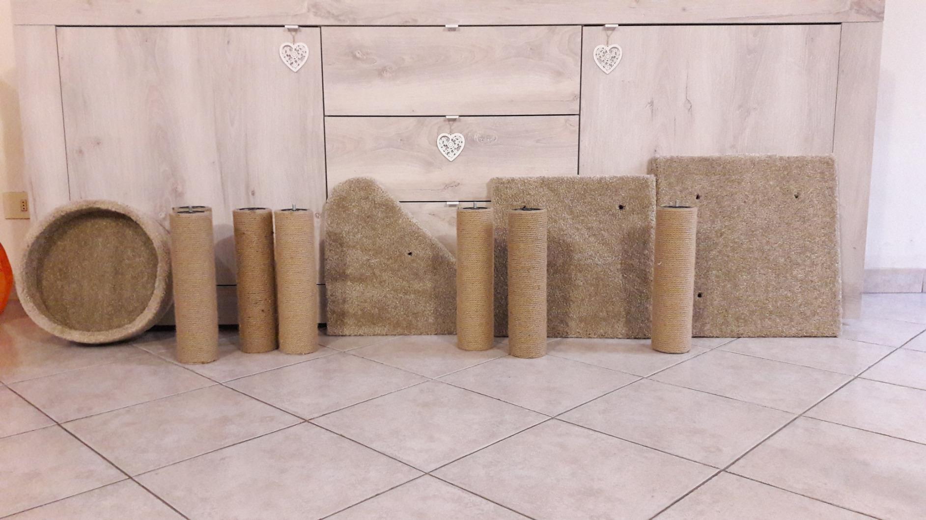 AmazonBasics Tiragraffi per Gatti Beige 117 cm 3 Piani