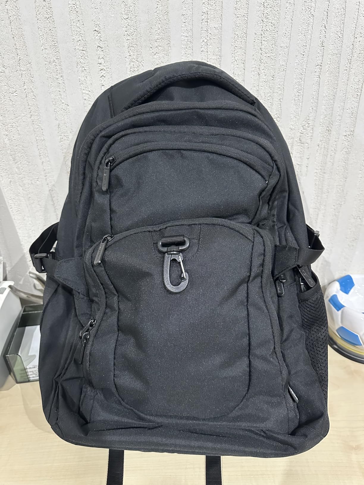 Amazon Basics Zaino Laptop 15,6 Pollici Nero Idrorepellente