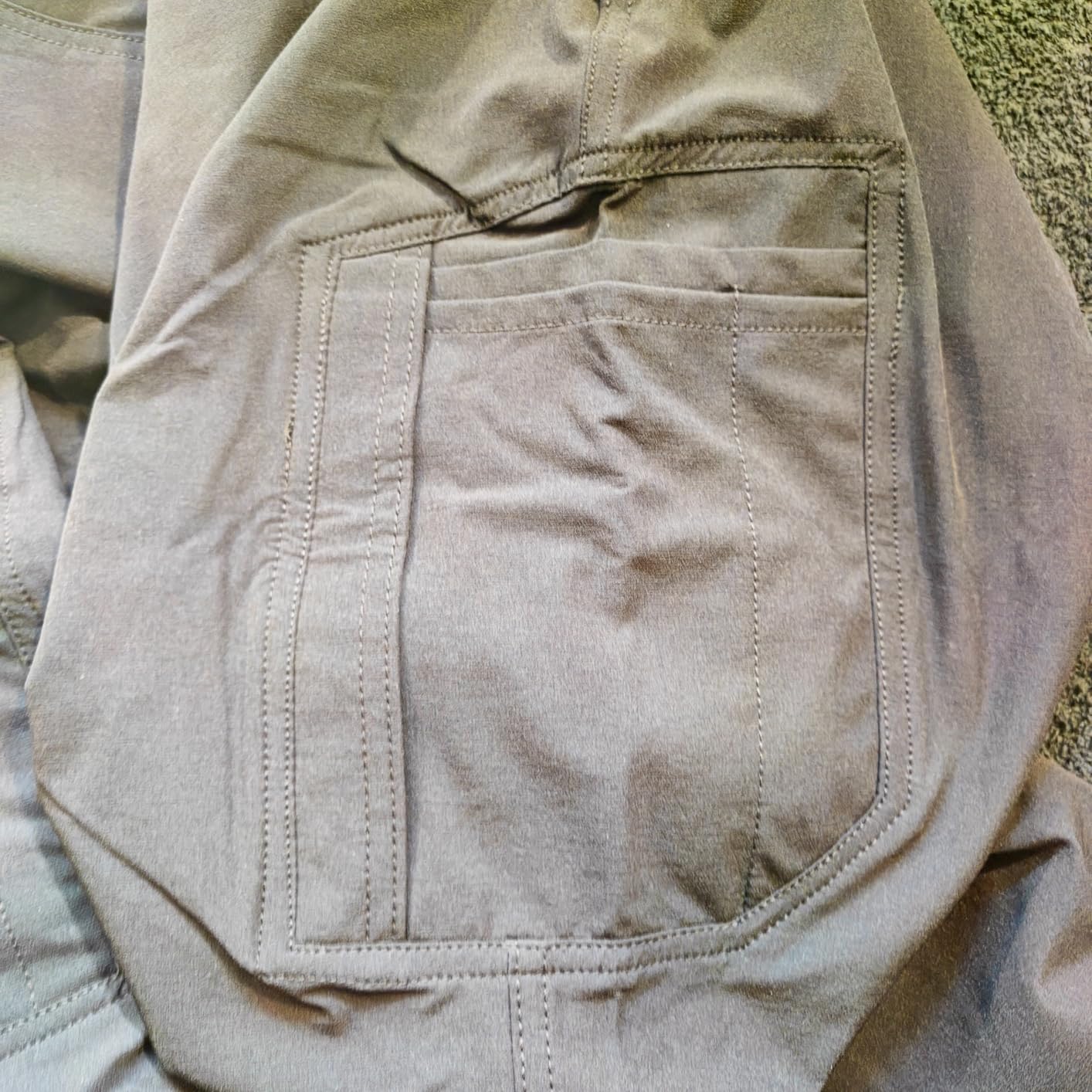 AmazonBasics pantaloni utility ibridi uomo 38W/30L carbone