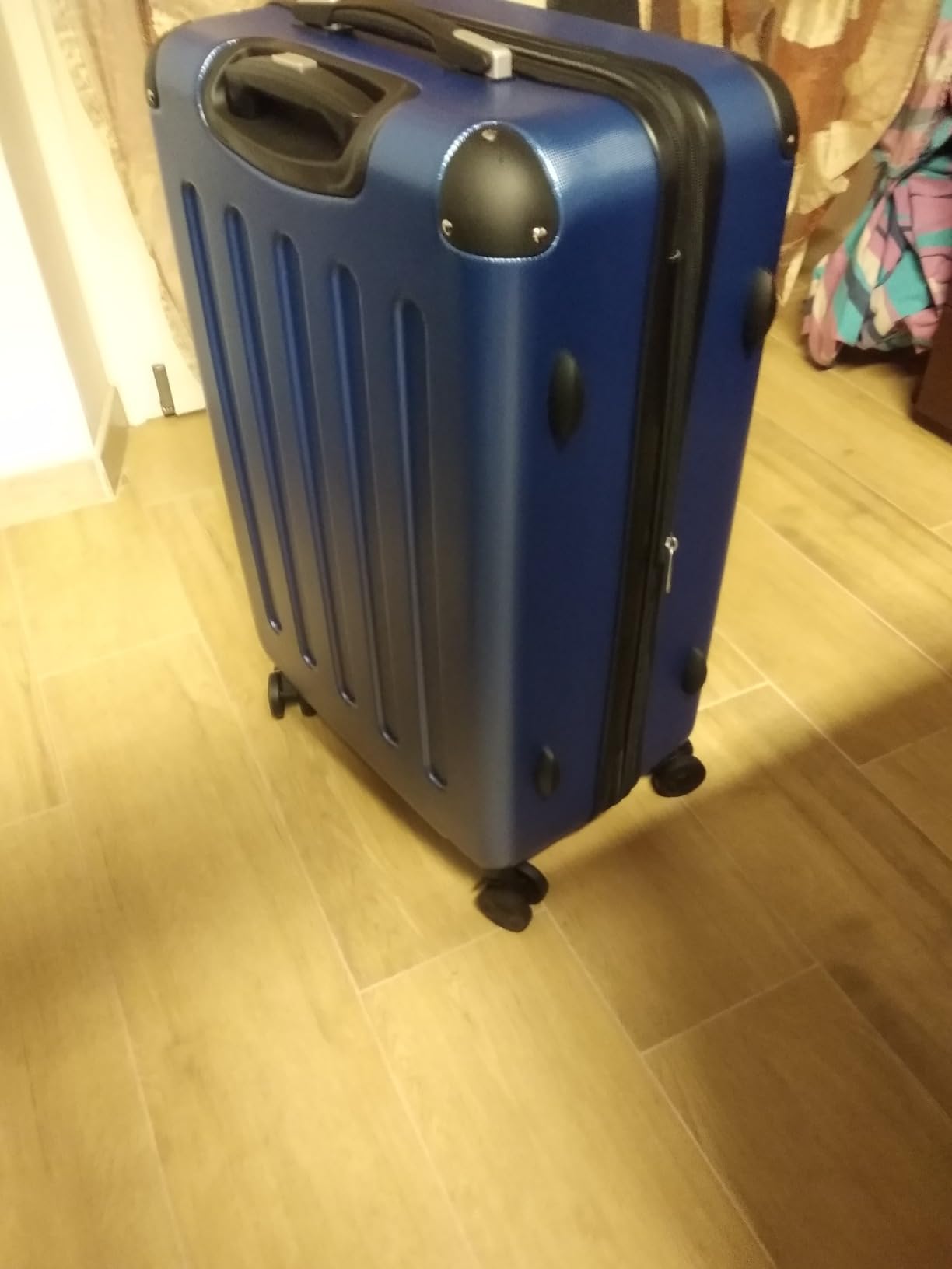 Amazon Basics Set 4 Valigie Rigide Blu Navy Espandibili
