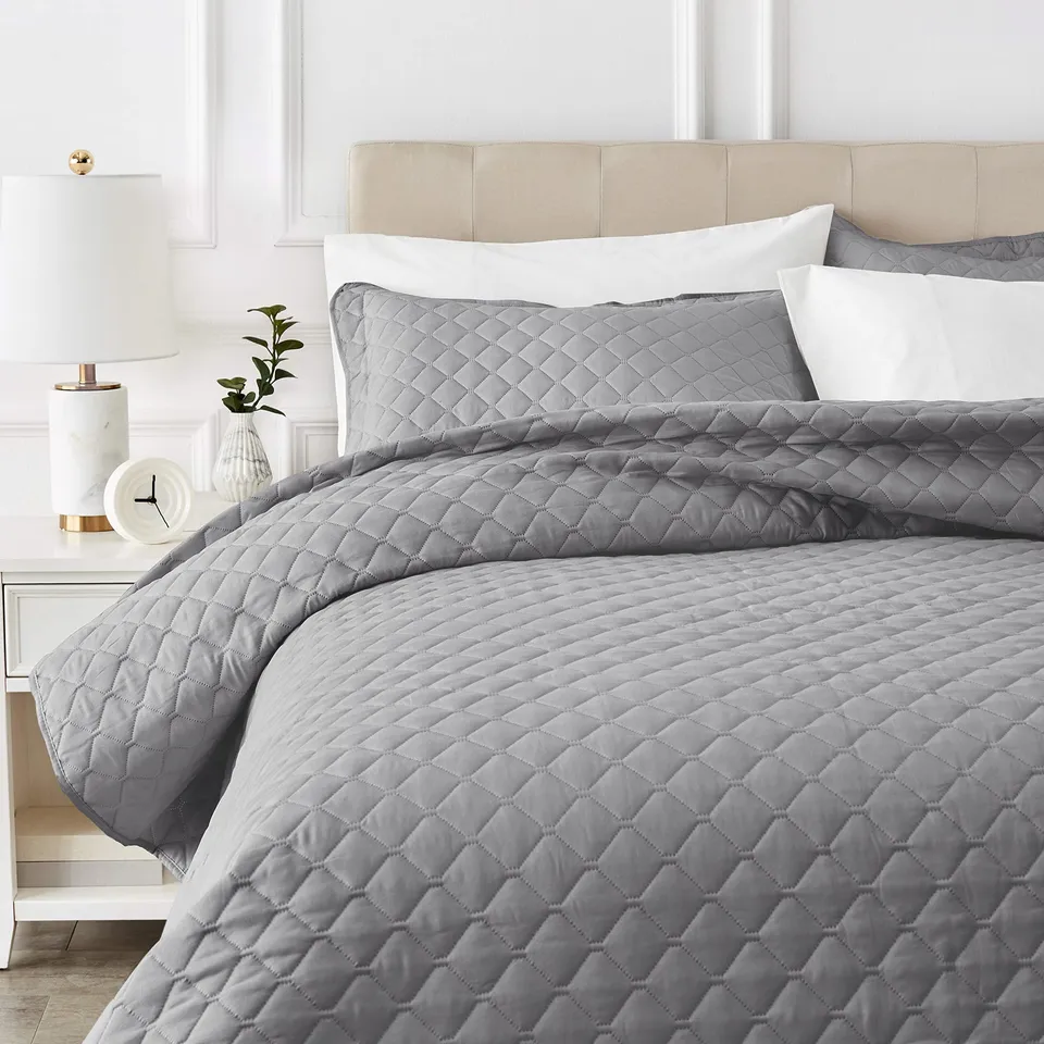AmazonBasics Trapunta 220x240 Grigio Scuro in Microfibra