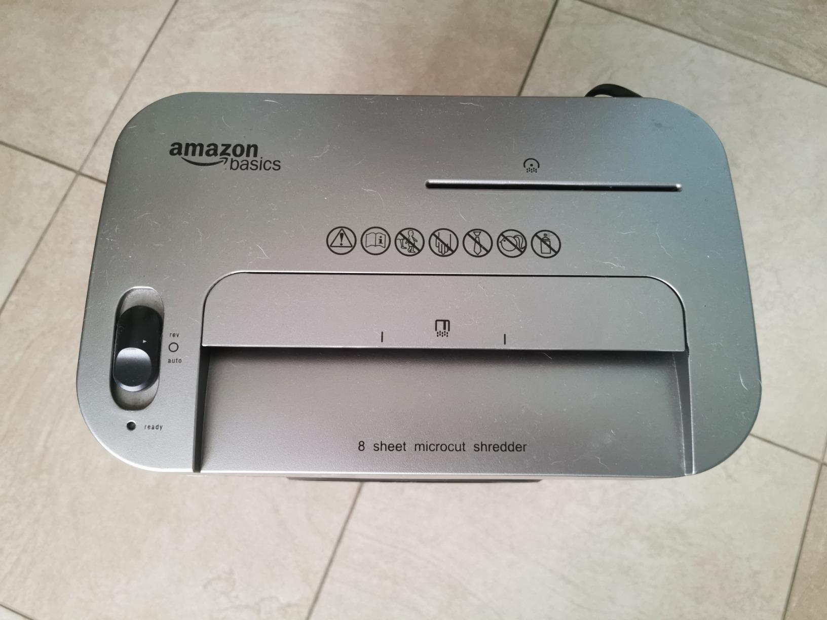 Amazon Basics Distruggidocumenti 12 Fogli Microframmenti P-4