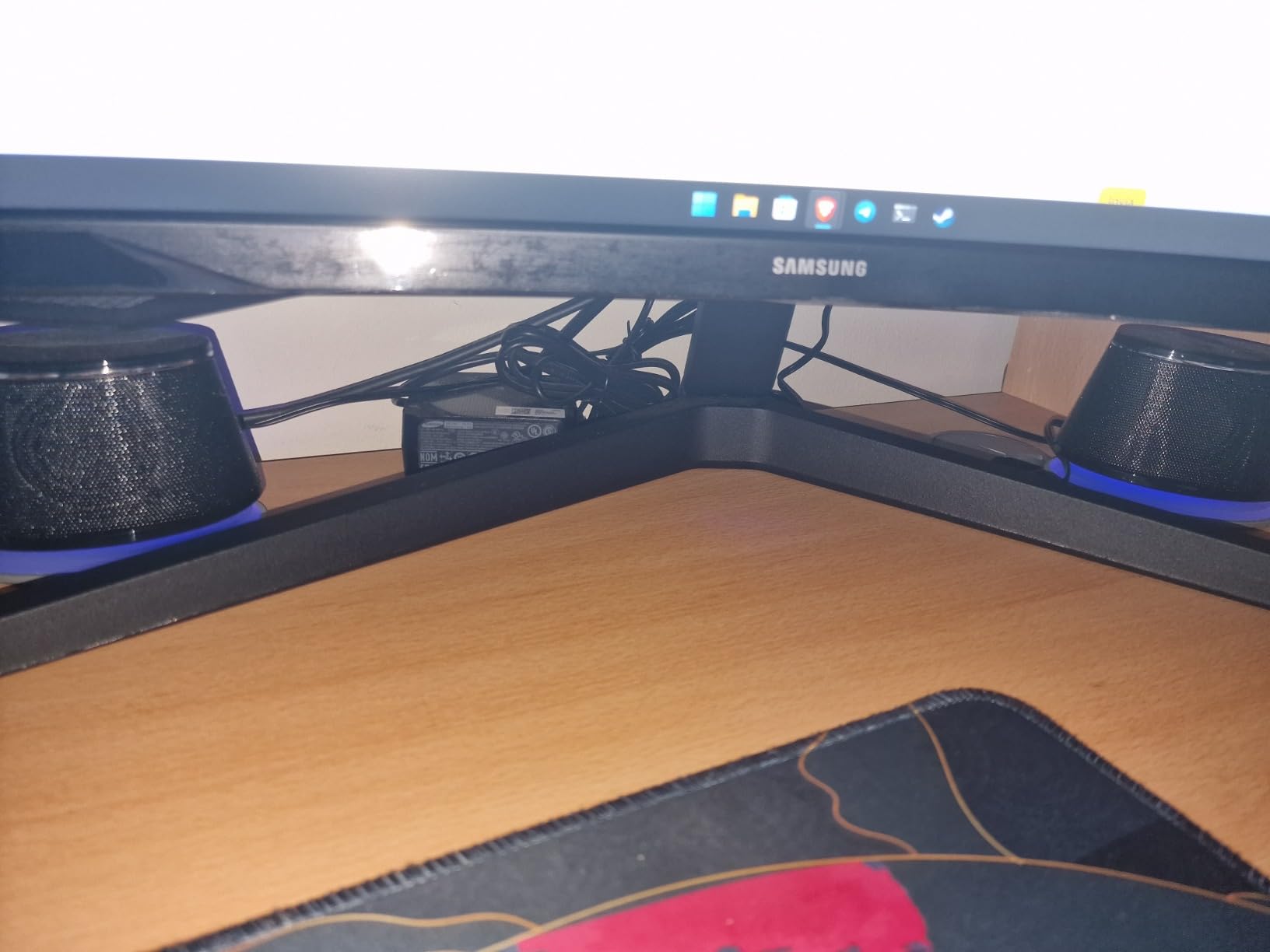 Amazon Basics Altoparlanti PC USB Argento AUX 2.0 Coppia