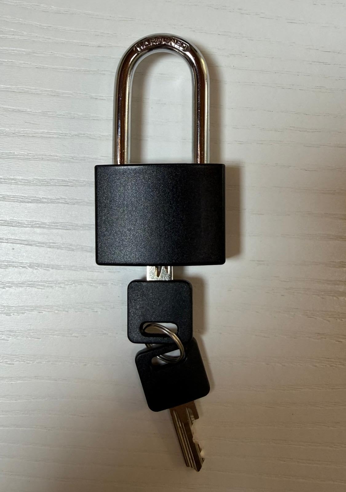 Amazon Basics Lucchetto arco lungo 4,3 cm nero 2 chiavi