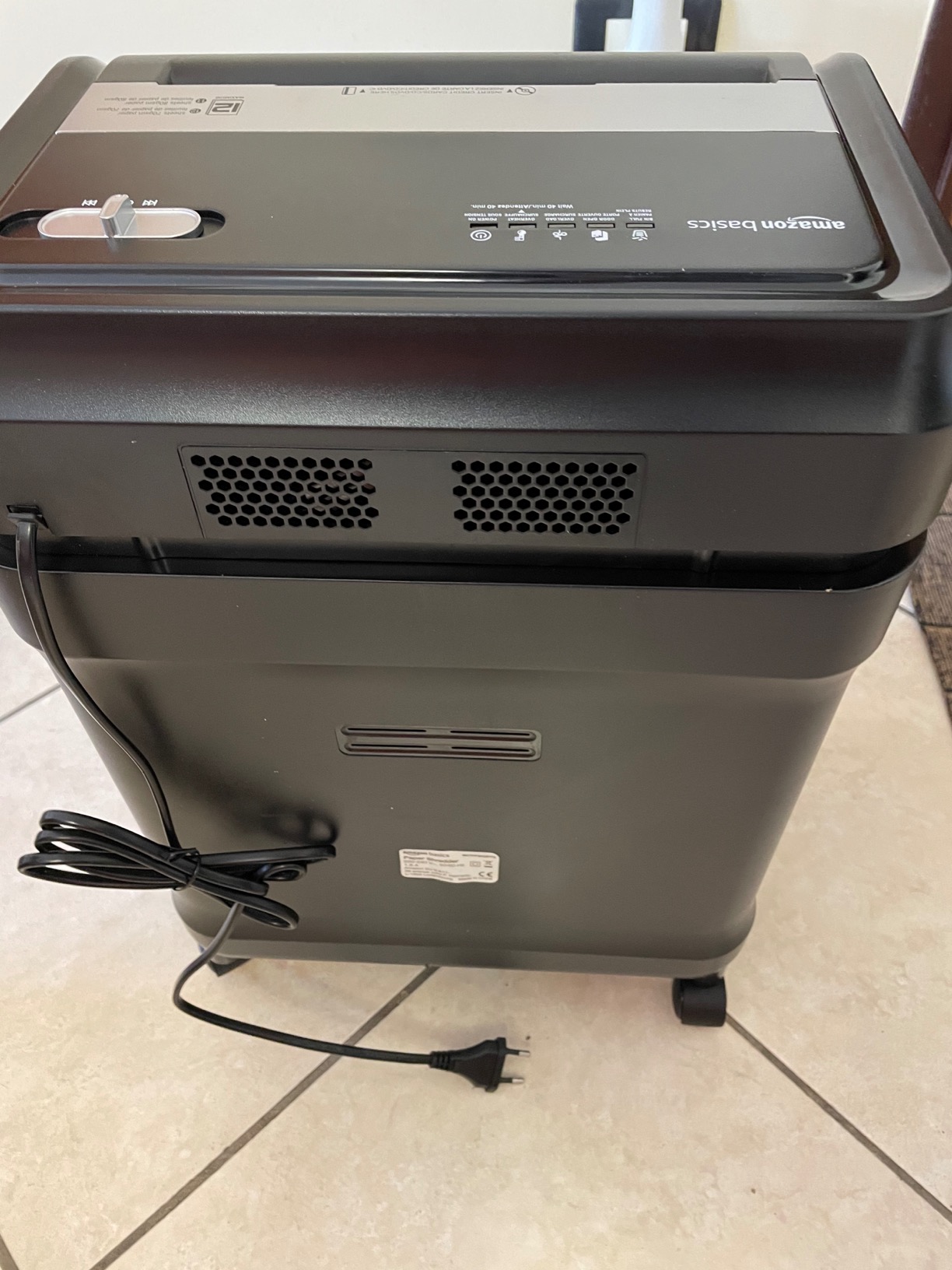 Amazon Basics Distruggidocumenti 12 fogli P4 21,5 L