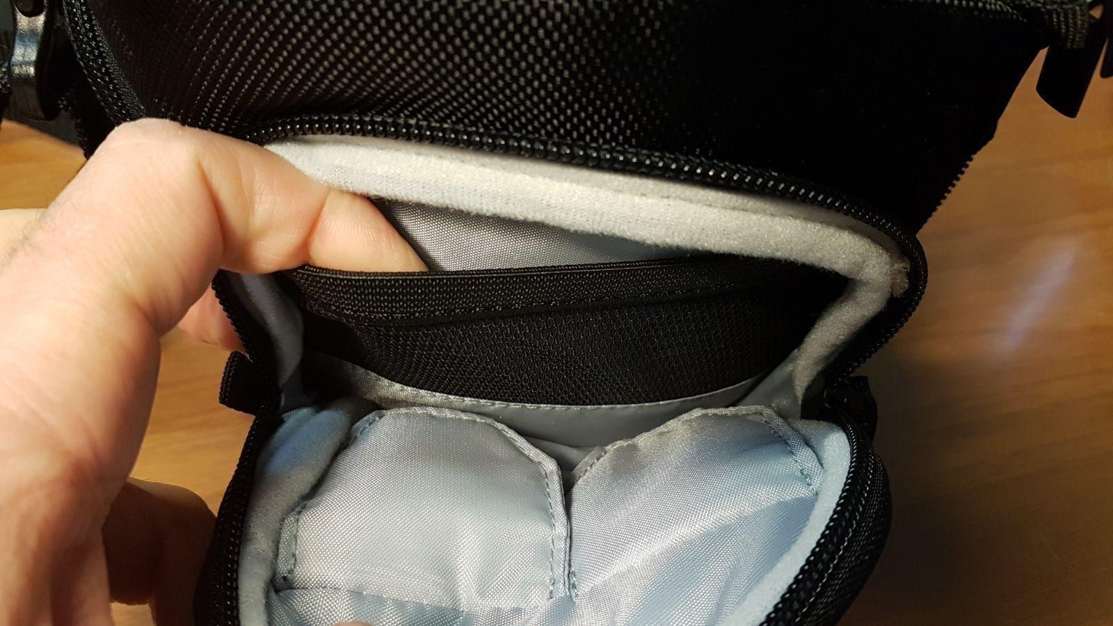 Amazon Basics Borsa Fotocamera SLR Fondina Nera Impermeabile