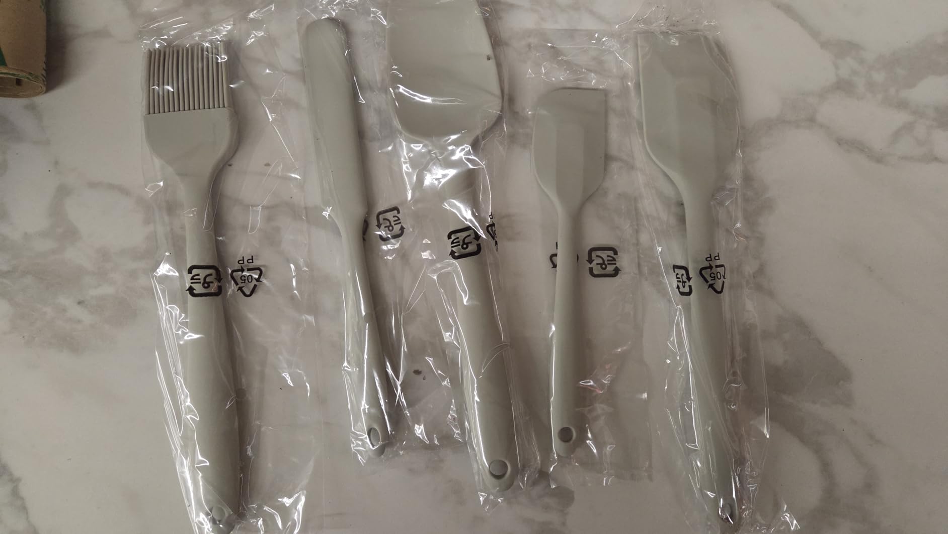 Amazon Basics Set 5 Spatole Silicone Grigio Lino Antiaderenti