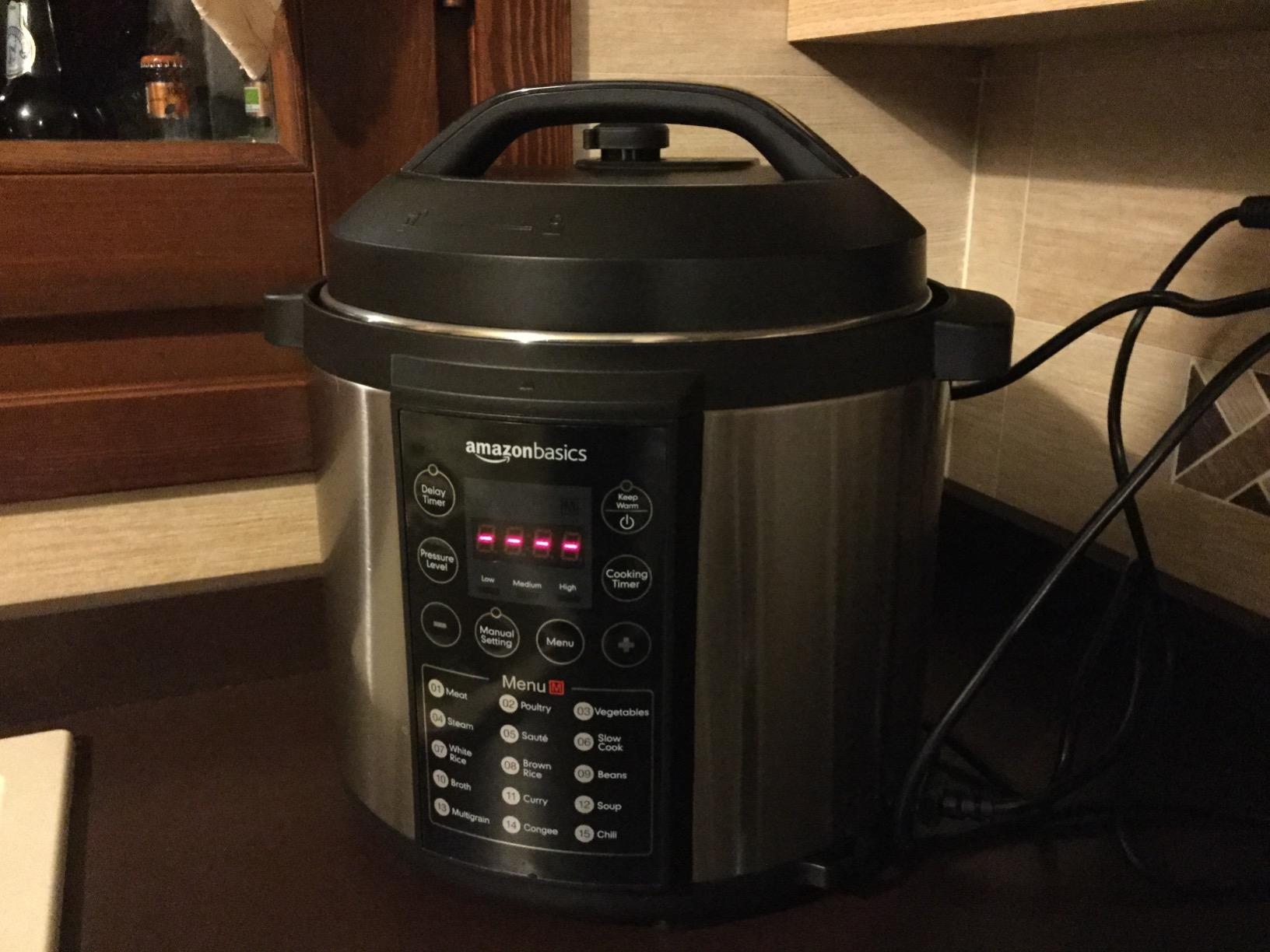 Amazon Basics Pentola Pressione Elettrica 5,5 L 1000 W Inox