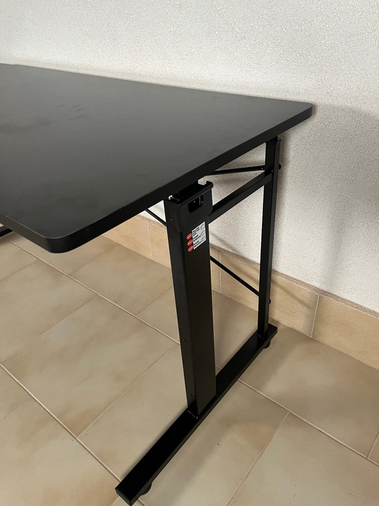 Amazon Basics Scrivania Gaming Regolabile in Altezza Nera 120x55 cm