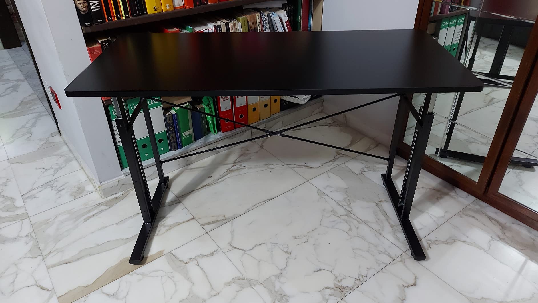 Amazon Basics Scrivania Gaming Regolabile in Altezza Nera 120x55 cm