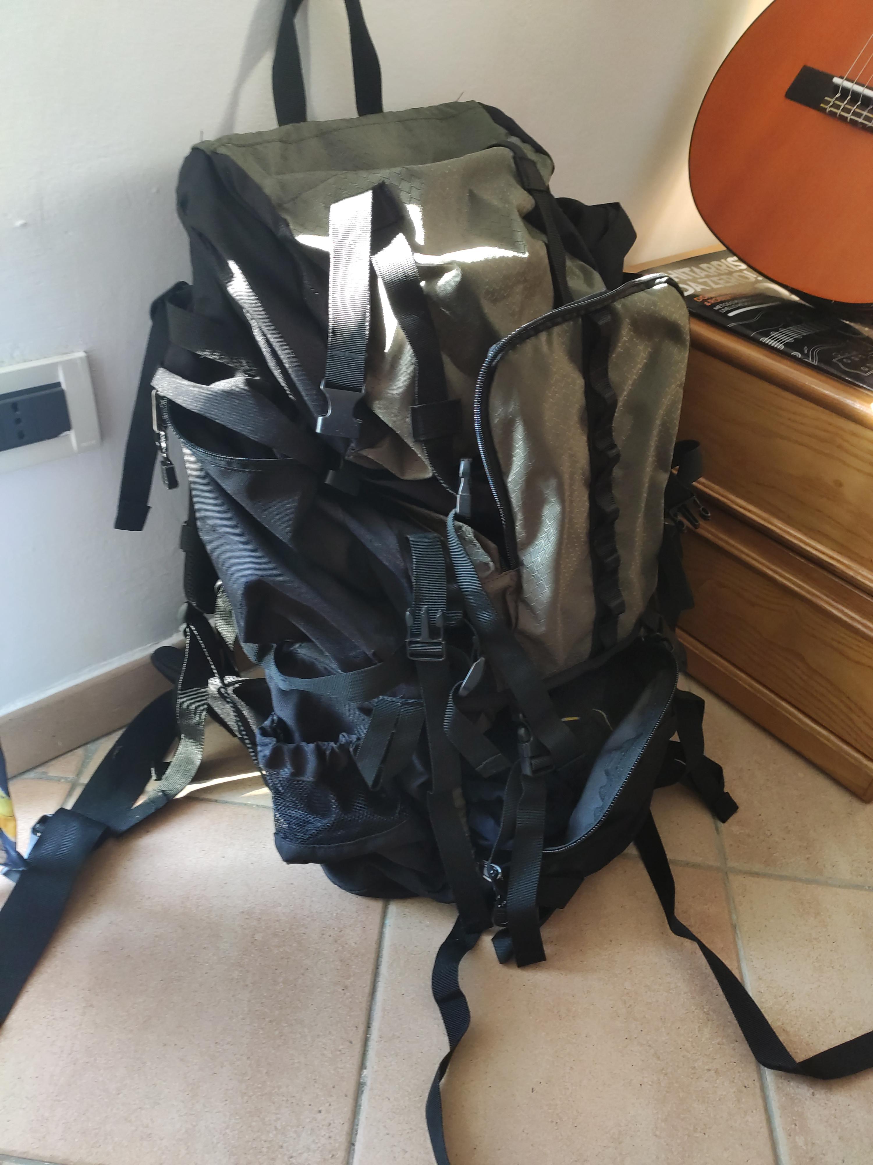 AmazonBasics Zaino escursionismo telaio interno poliestere