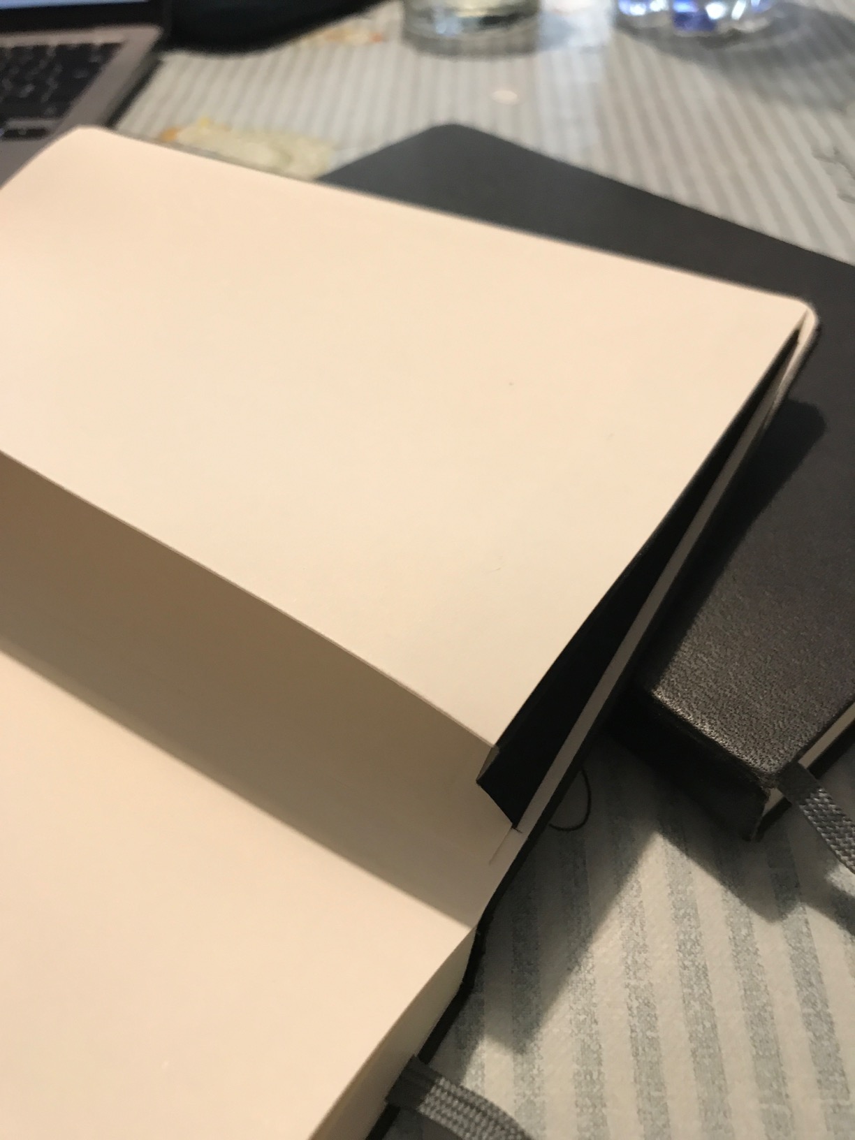 Amazon Basics Quaderno A5 a Righe 240 Pagine Nero Classic