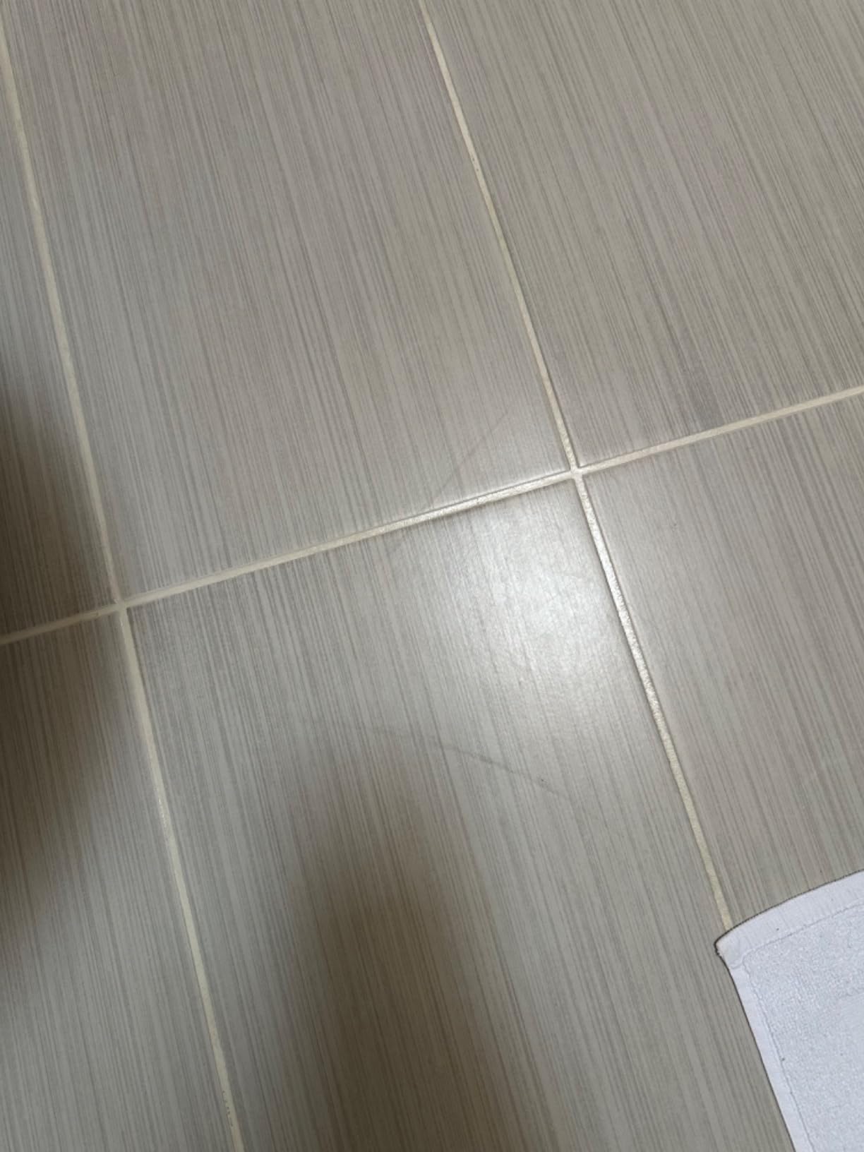 Amazon Basics Aspirapolvere Senza Fili 150W 0,7L Bianco Nero