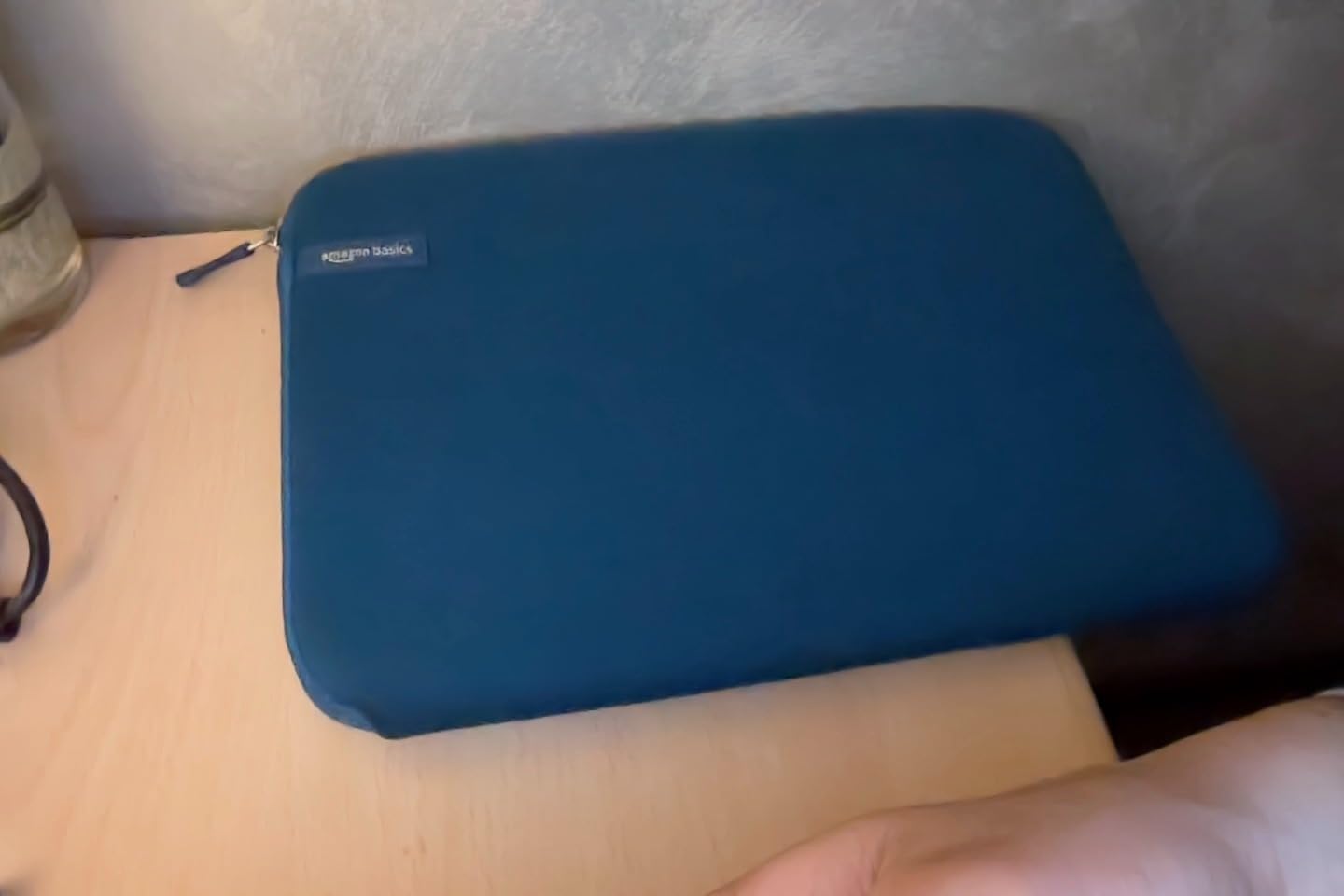 Amazon Basics Custodia Laptop 13,3 Pollici Blu Navy Sottile