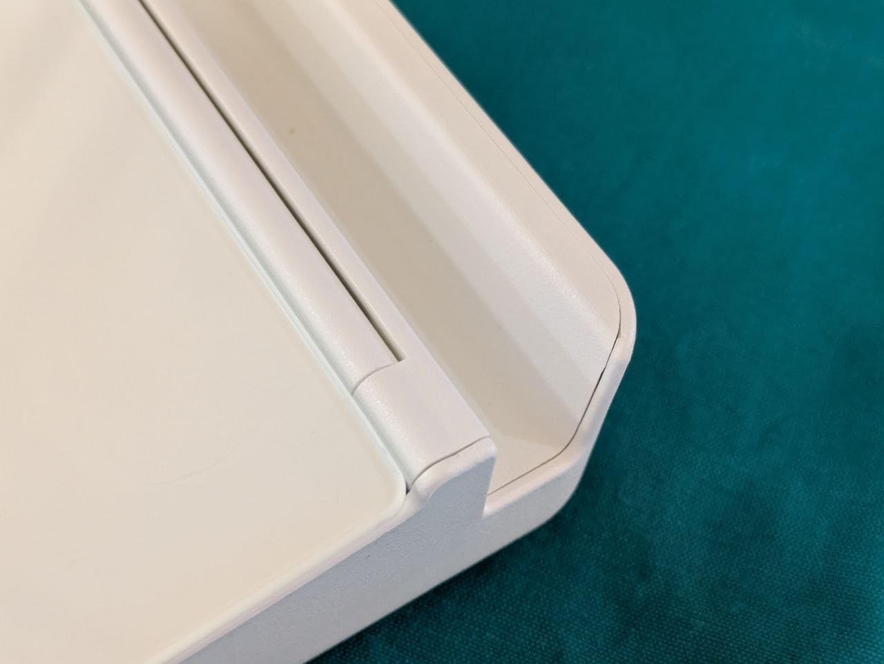 Amazon Basics Lavagna Bianca Scrivania 40,6 cm con Organizer