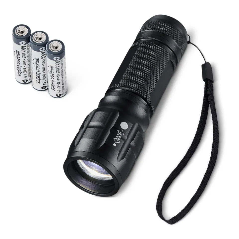 Amazon Basics Torcia Tattica LED 140 Lumen Nera Resistente Acqua