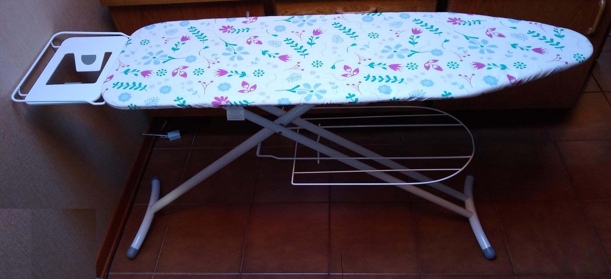 Amazon Basics asse da stiro grande 122x38 cm grigio con ripiano vapore
