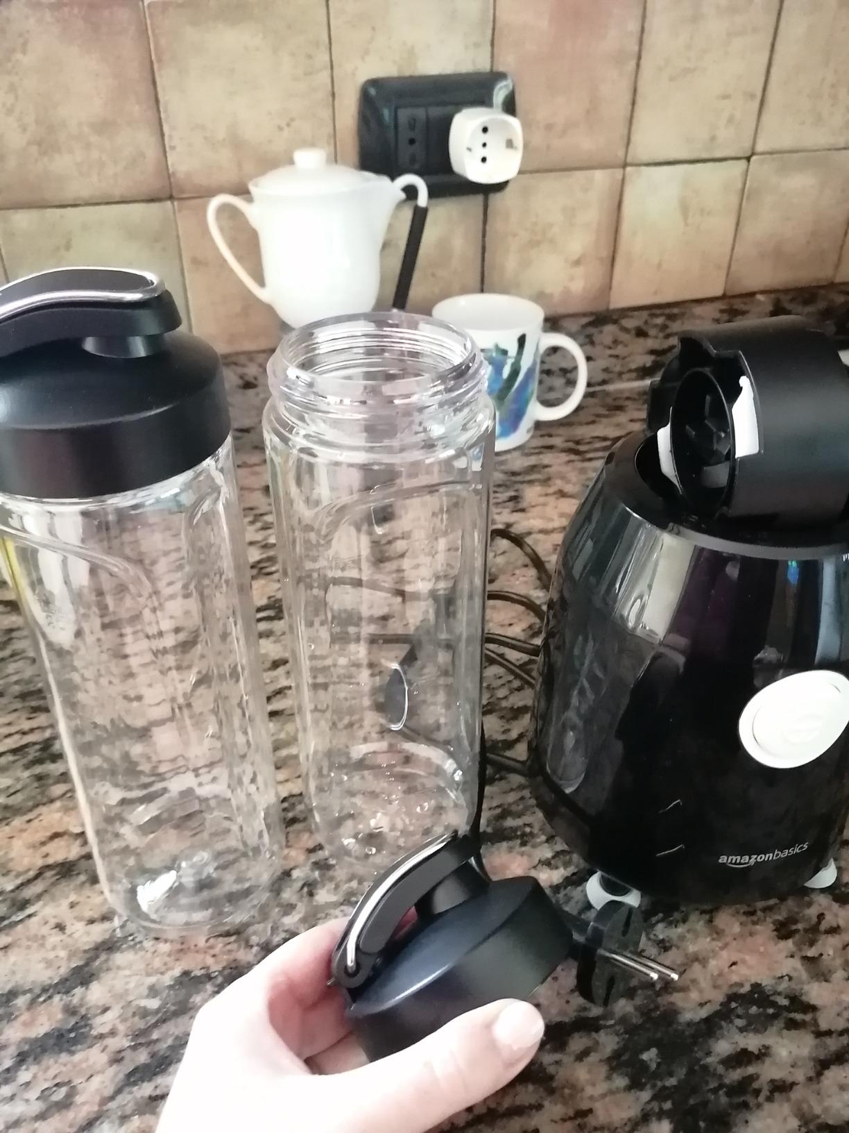 AmazonBasics Blend & Go Frullatore Smoothie Nero 600 ml