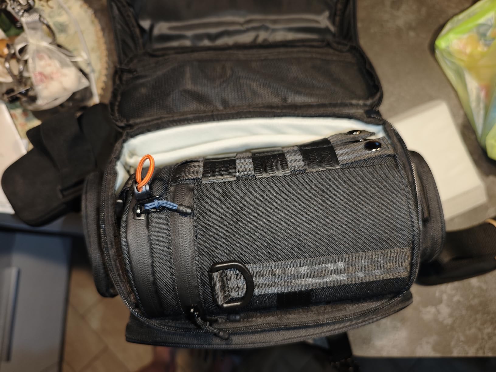 Amazon Basics Borsa Fotocamera SLR Grande Nero Grigio