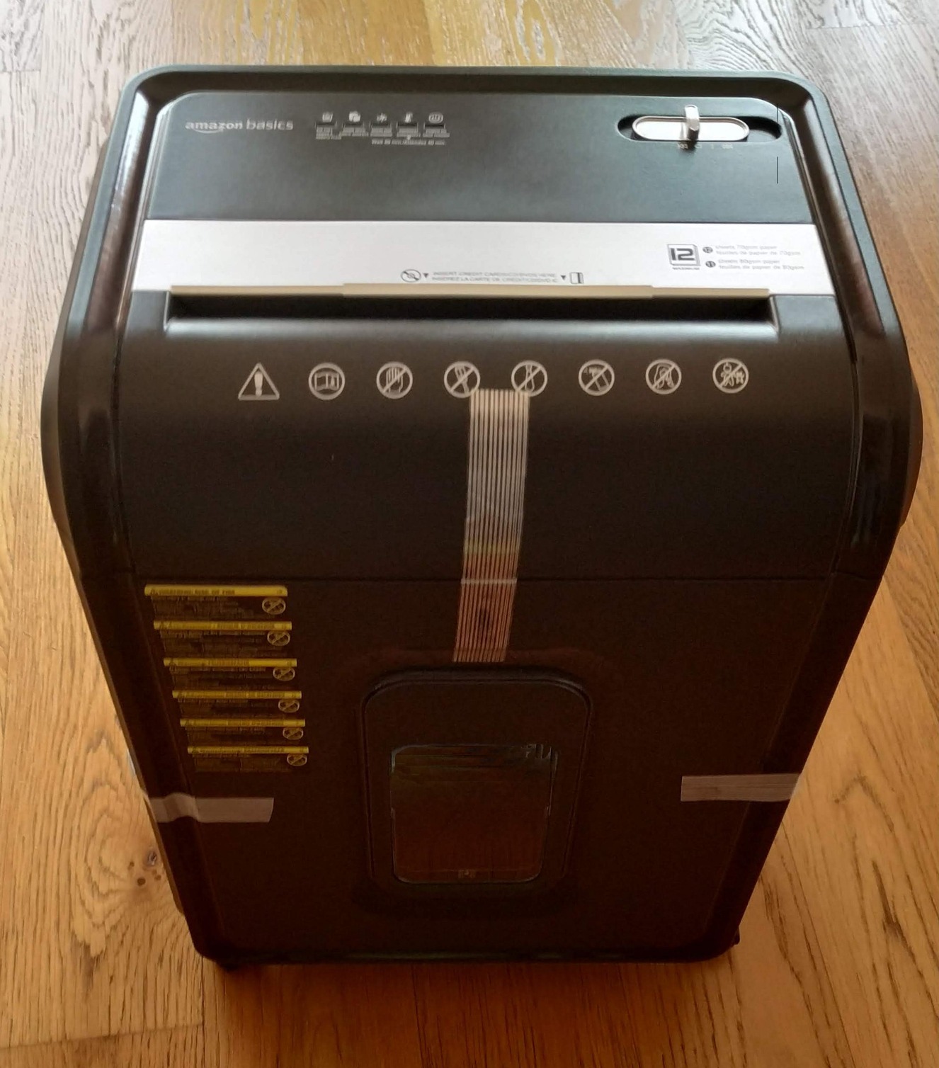 Amazon Basics Distruggidocumenti 12 fogli P4 21,5 L
