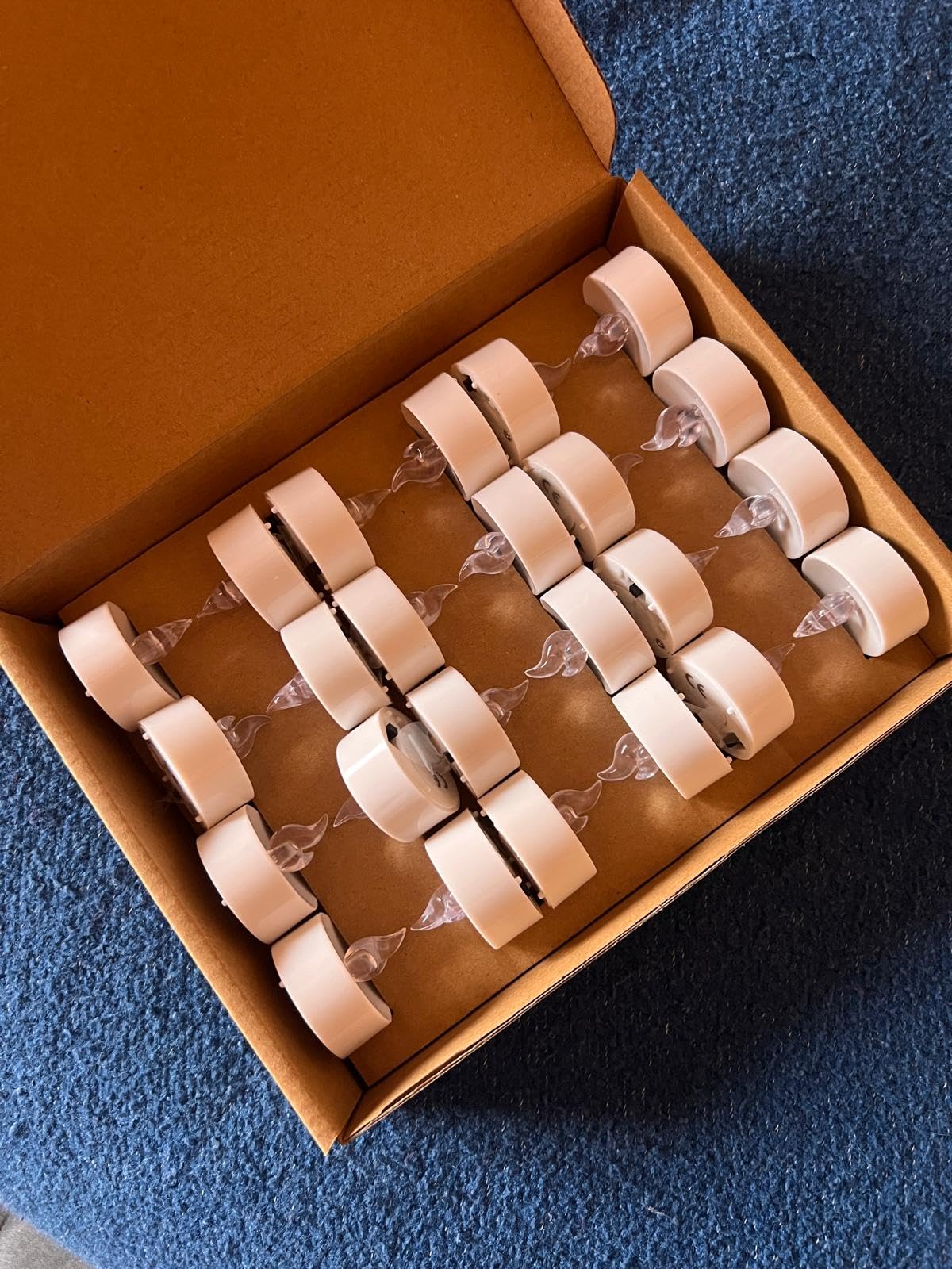 Amazon Basics Candele LED Tea Light Bianche 24 Pezzi a Batteria