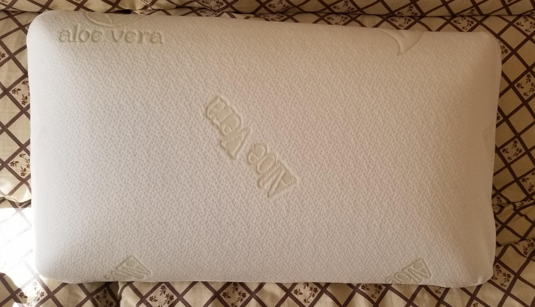 Amazon Basics cuscino memory foam aloe vera 70x42