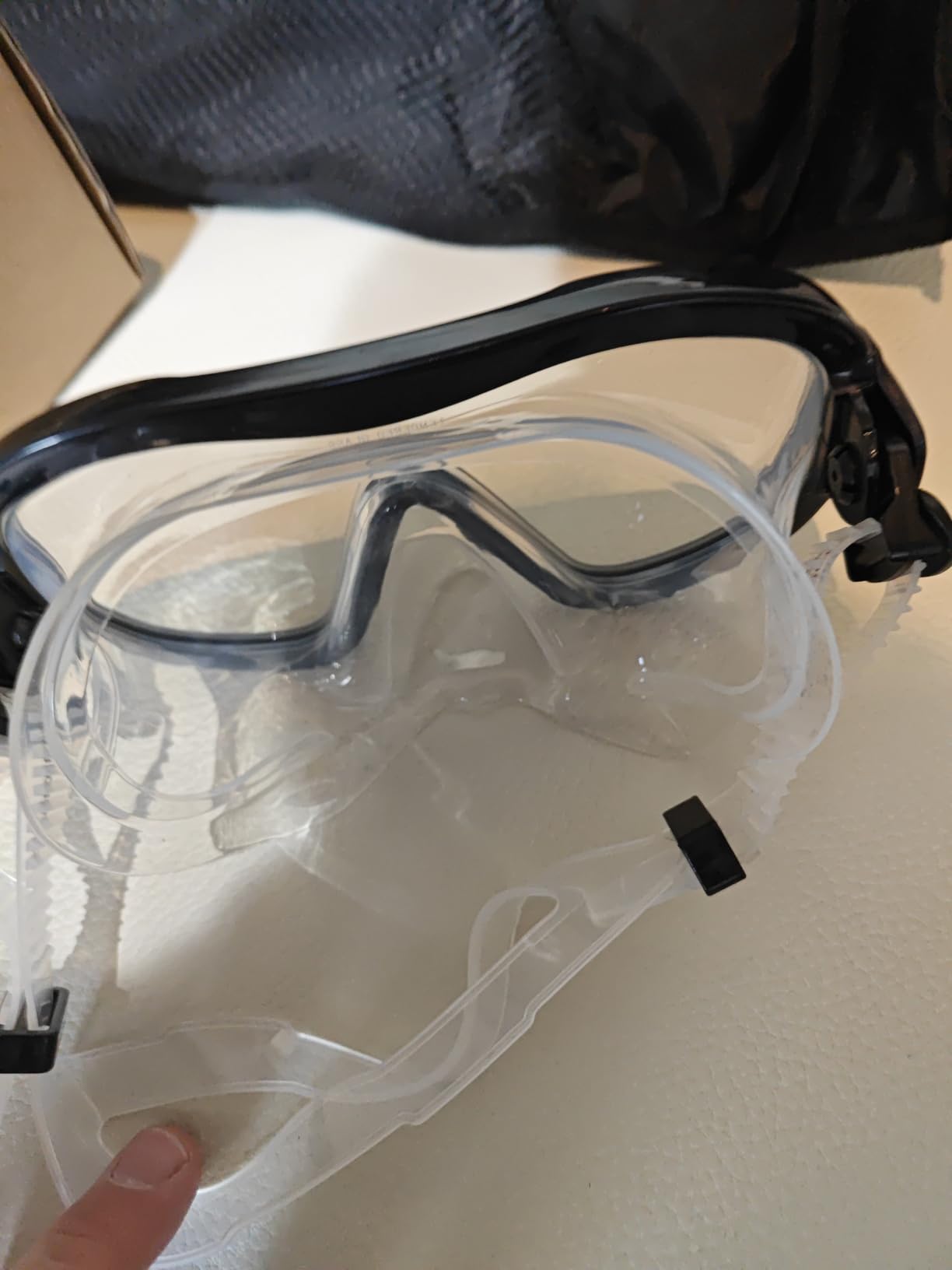 Amazon Basics Set Maschera Snorkeling Adulti Nero con Borsa Silicone