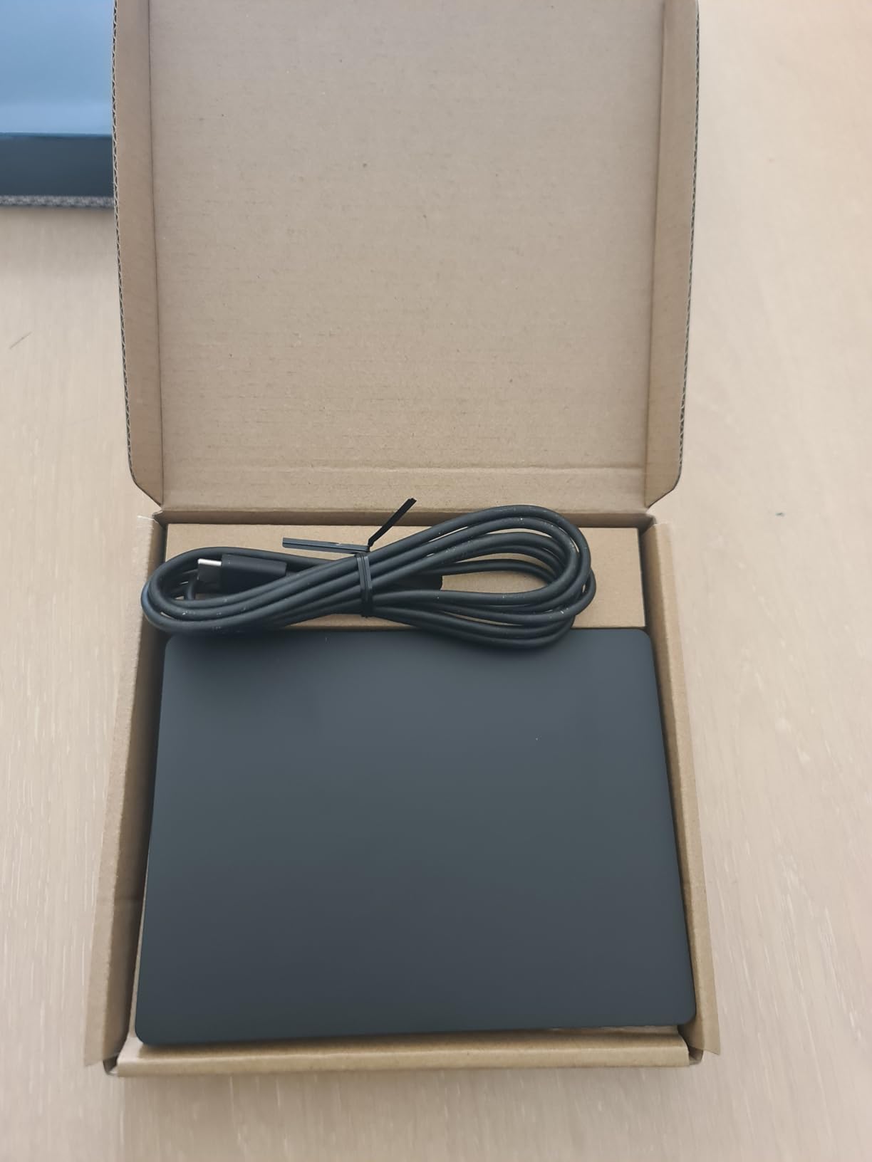 Amazon Basics trackpad USB-C nero Windows 6,4 pollici con filo
