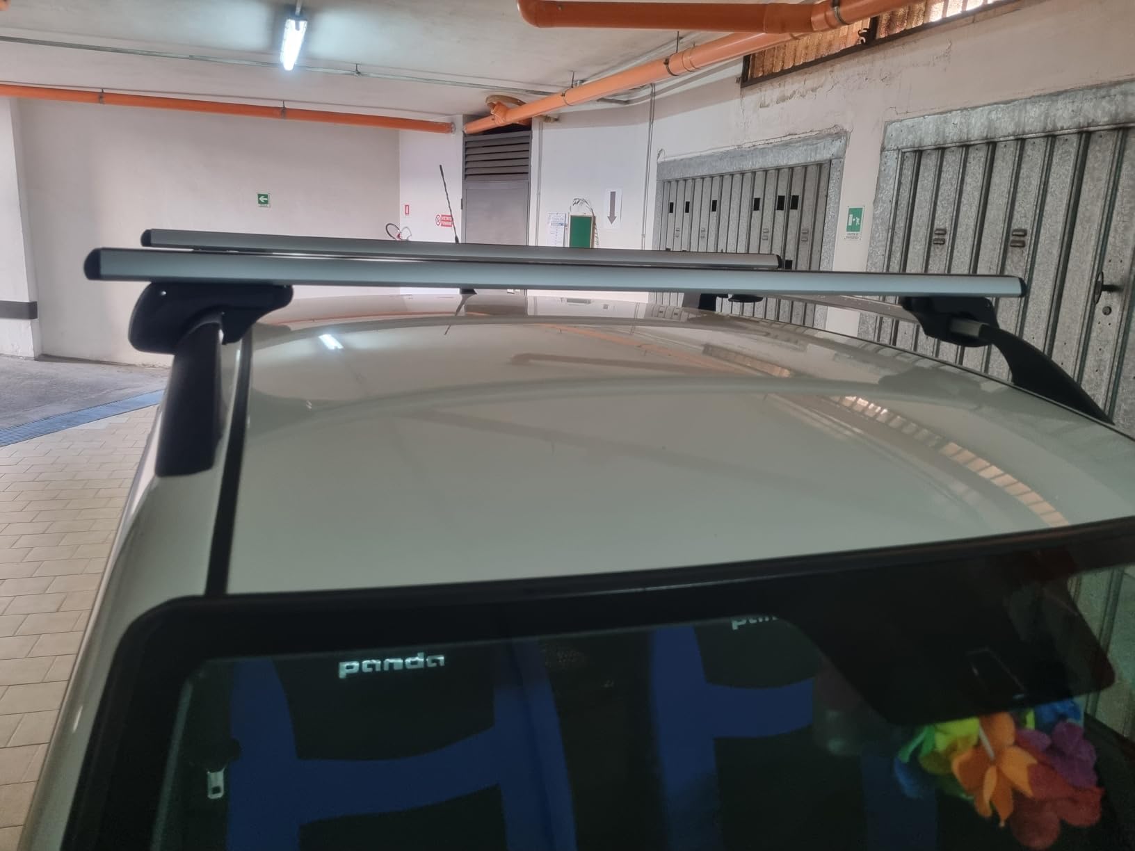 Amazon Basics Barre Portatutto Auto 132 cm Nero Alluminio
