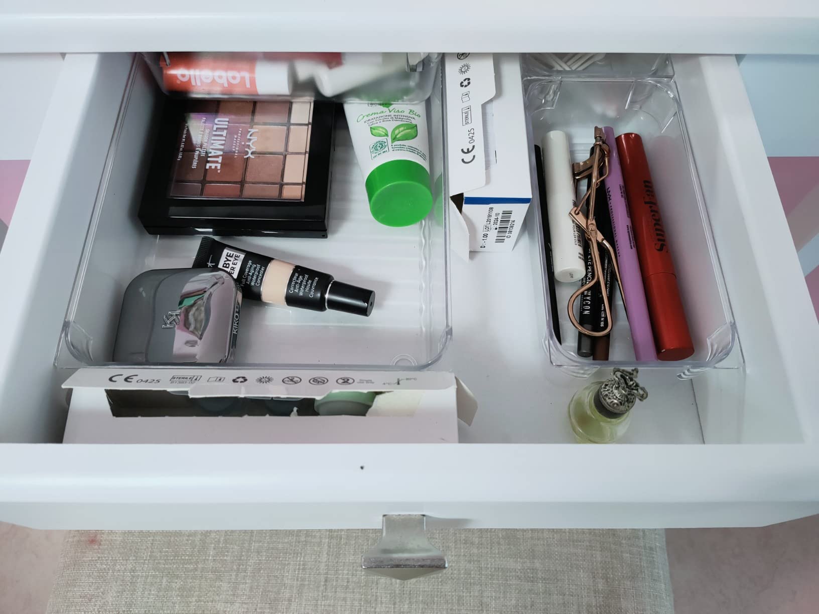 Amazon Basics Set Tavolo Toeletta Bianco con Sgabello e Specchio