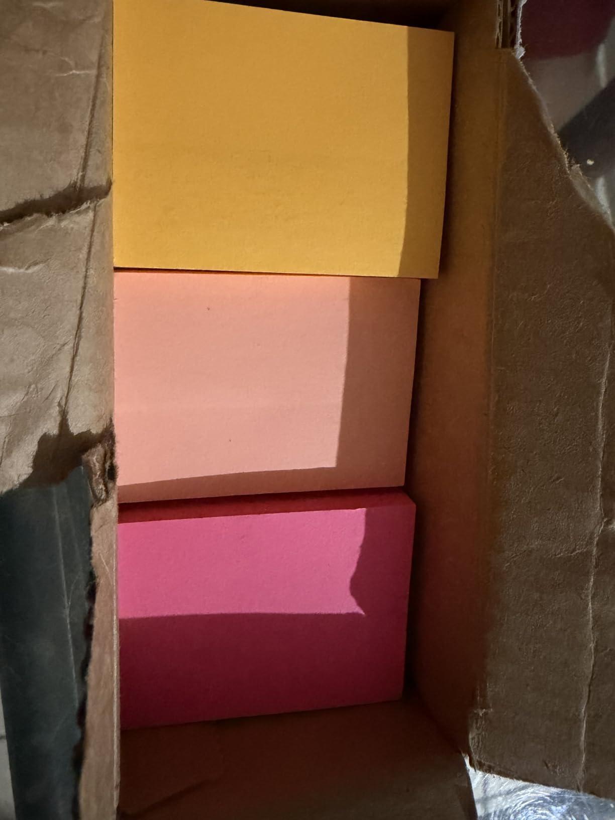 AmazonBasics Foglietti Adesivi Mini 3,8x5 cm 24 Blocchi Assortiti
