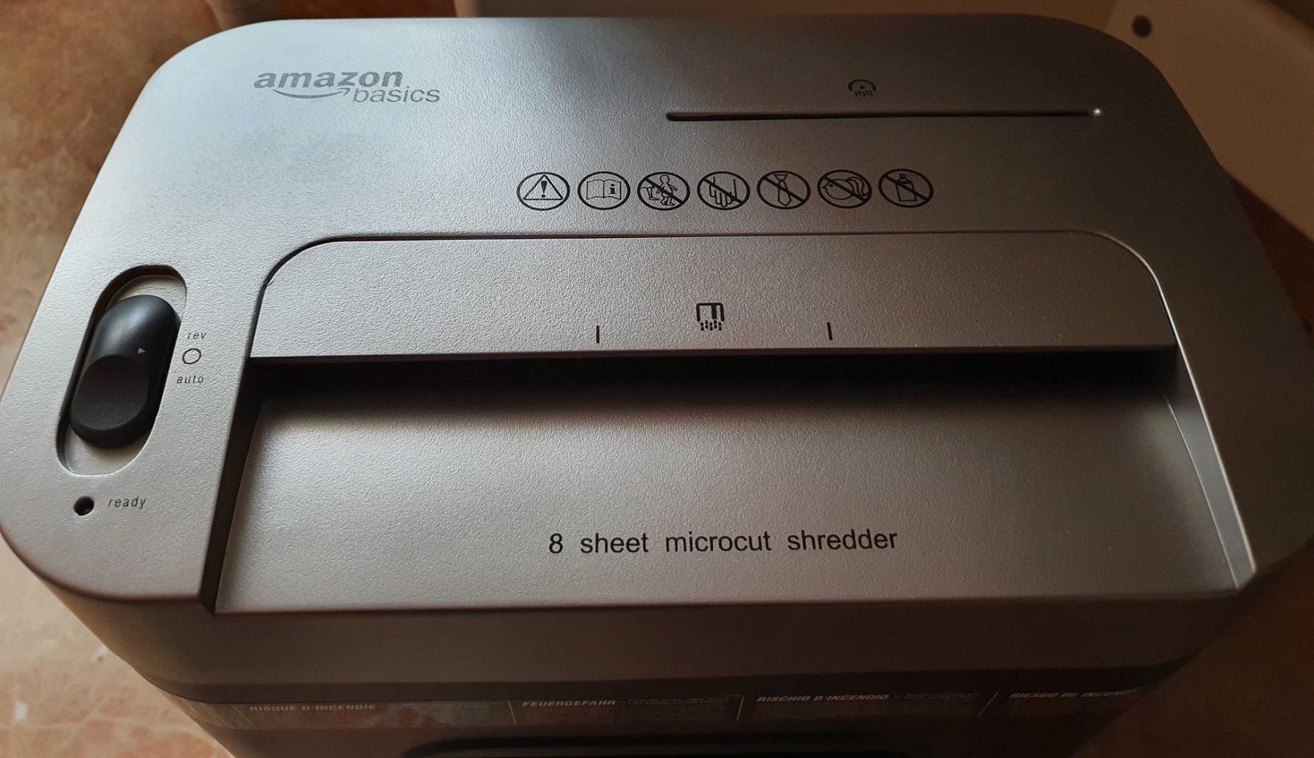 Amazon Basics Distruggidocumenti 12 Fogli Microframmenti P-4