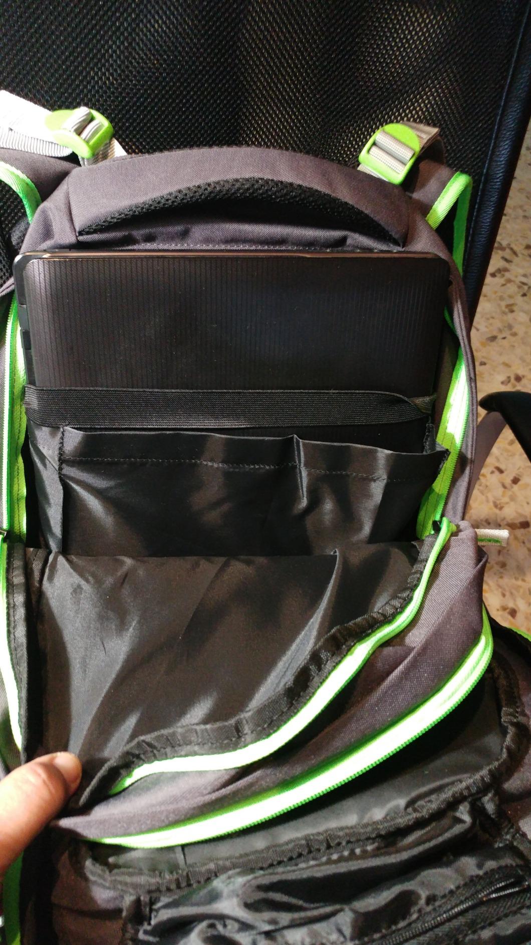 AmazonBasics Zaino Ergonomico Blu 30 Litri Impermeabile