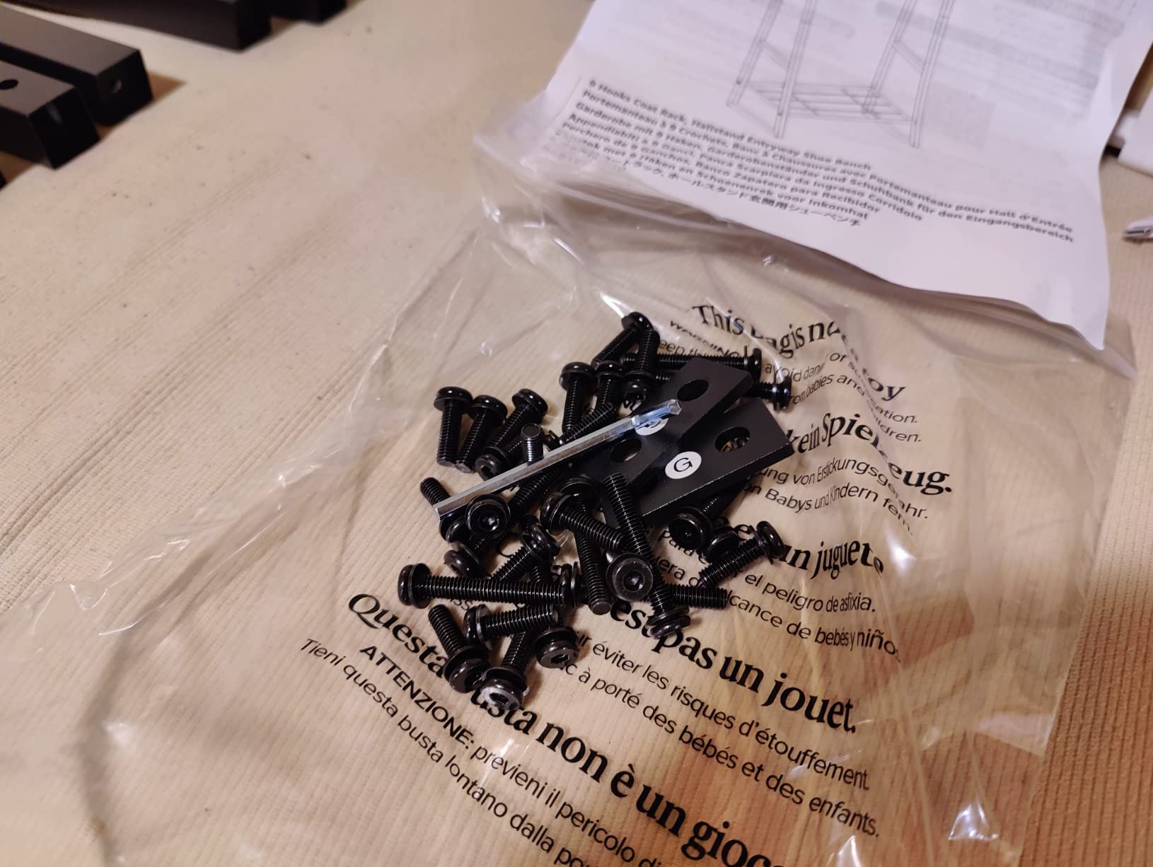 Amazon Basics Appendiabiti 9 Ganci Nero con Scarpiera Acciaio