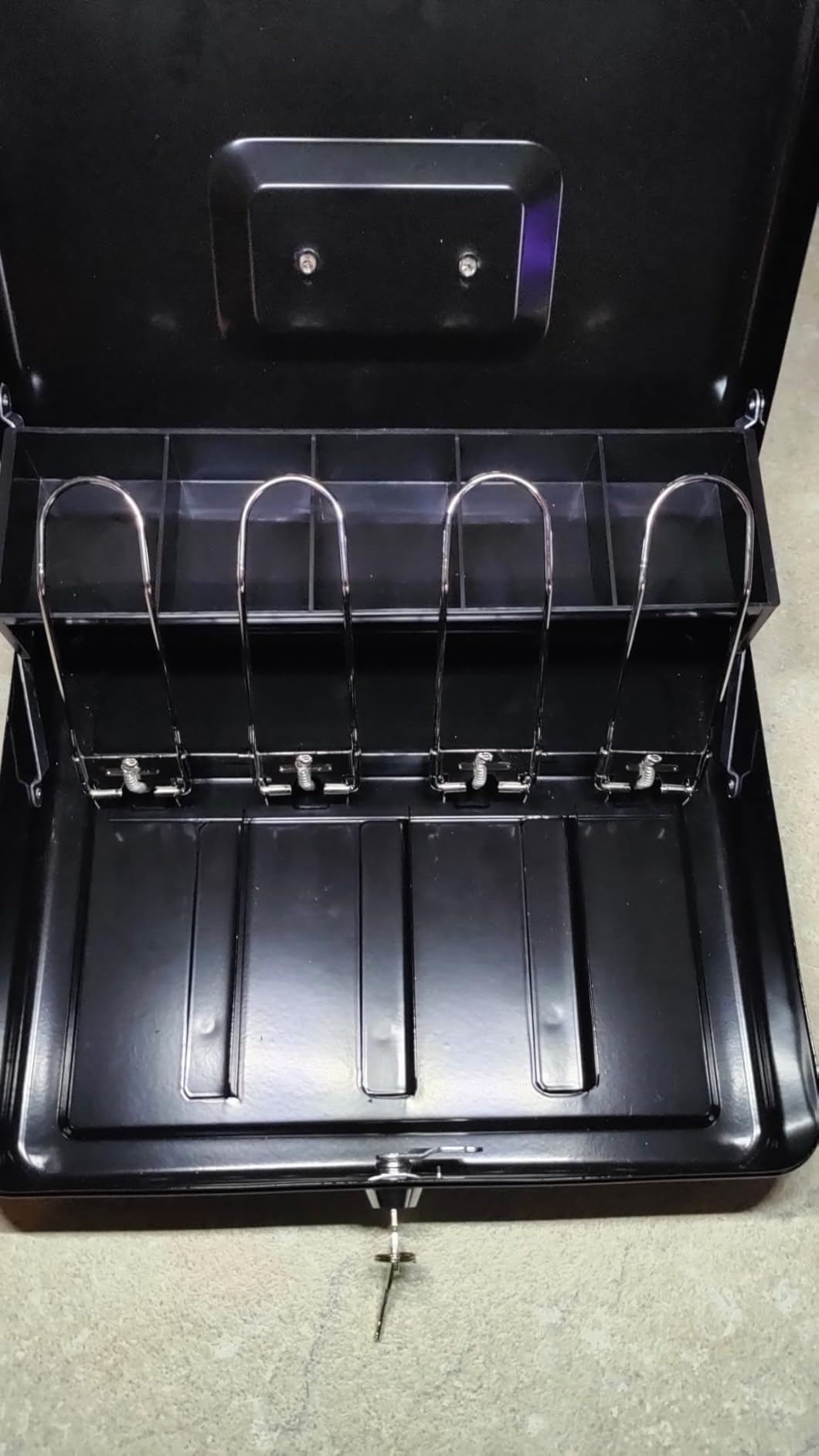 Amazon Basics cassetta portavalori con chiave nera
