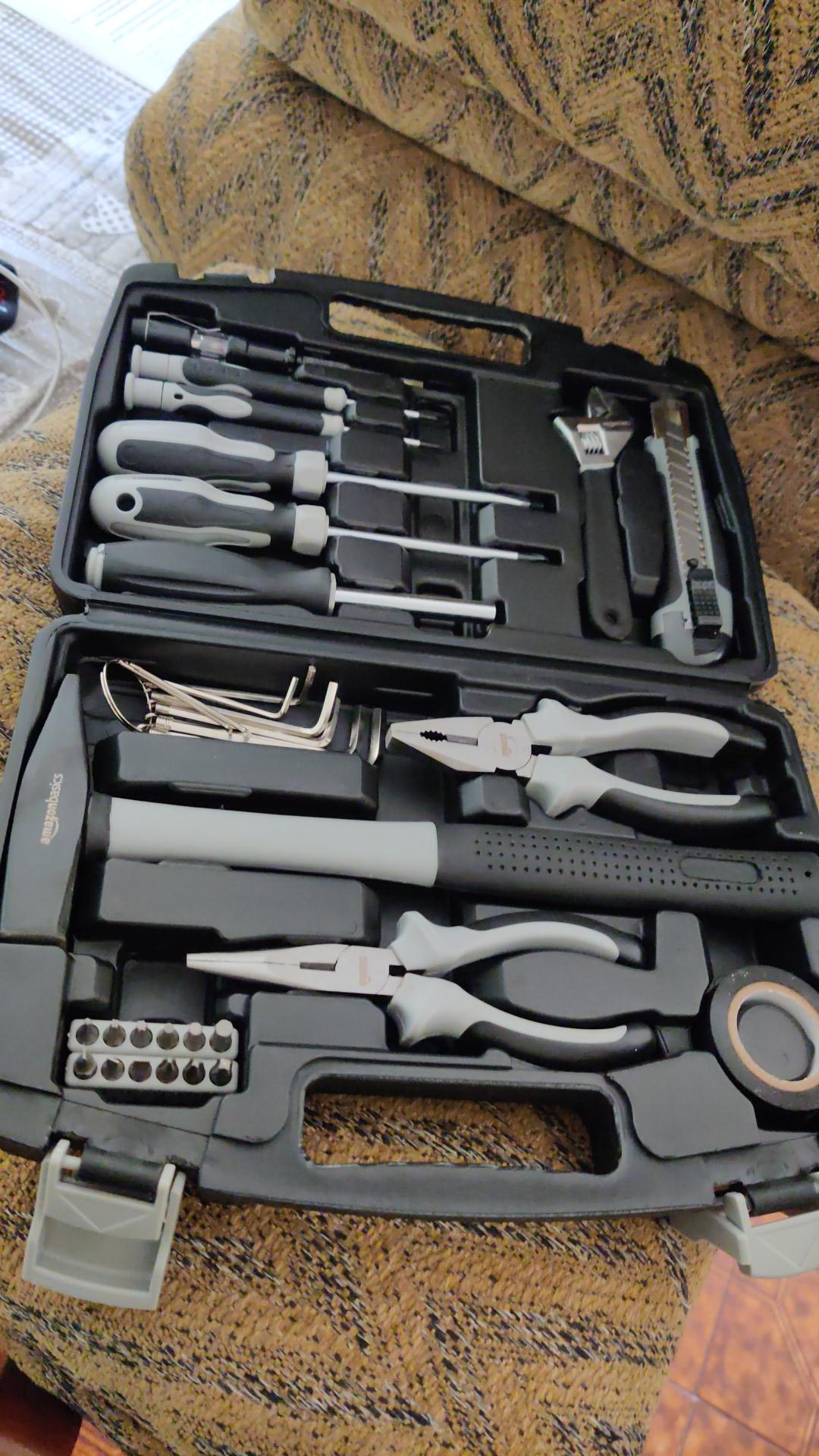 AmazonBasics Set Utensili Casa 32 Pezzi Nero Grigio Acciaio