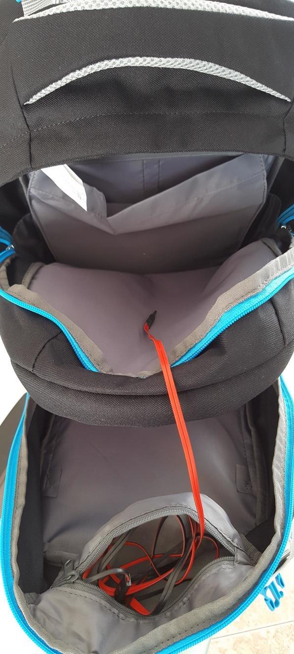 AmazonBasics Zaino Ergonomico Blu 30 Litri Impermeabile