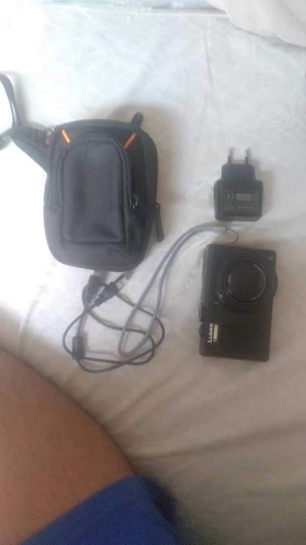 AmazonBasics Custodia Fotocamera Compatta Extra-Piccolo Nero