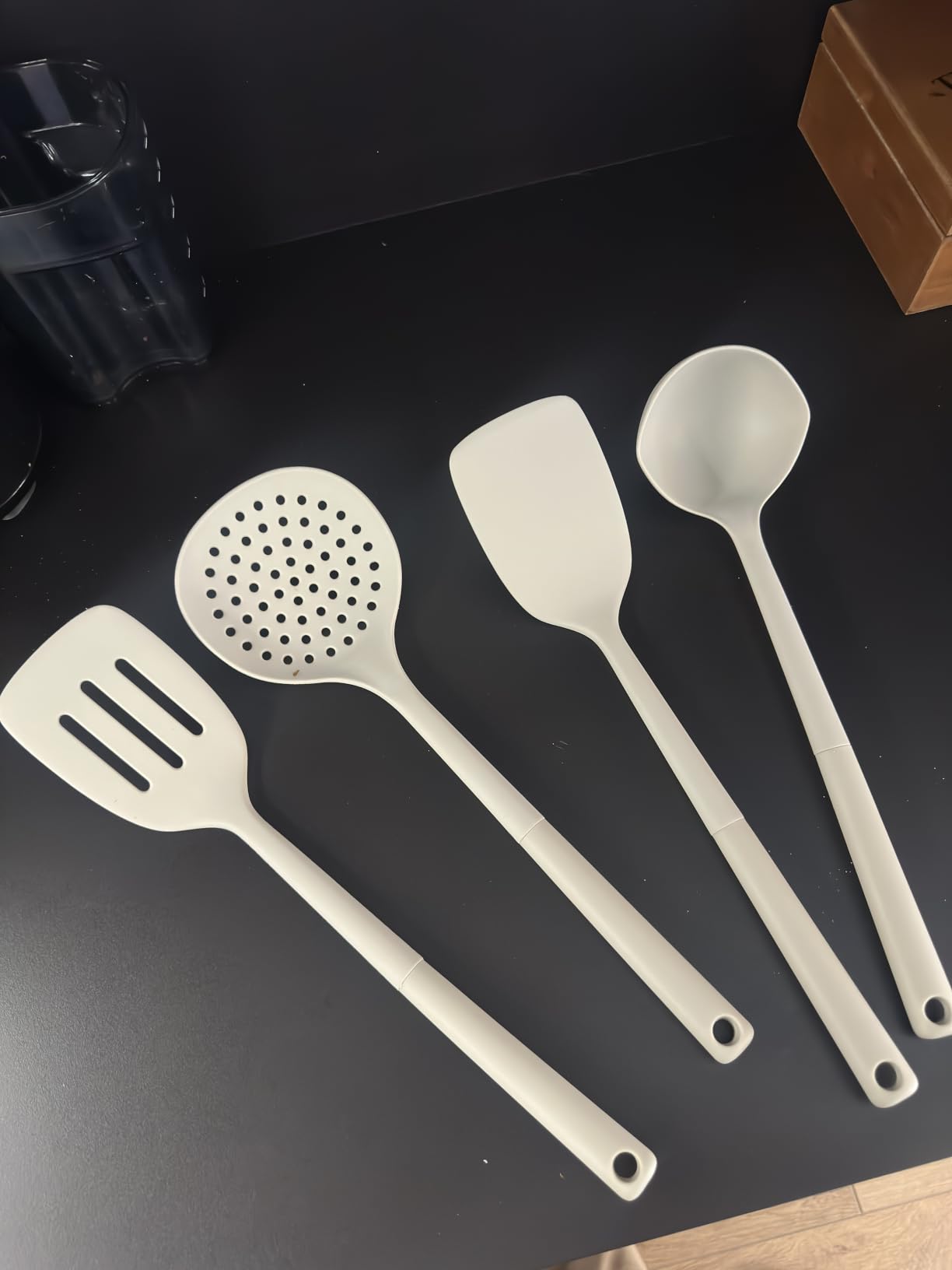 Amazon Basics mestoli cucina silicone 4 pezzi grigio lino