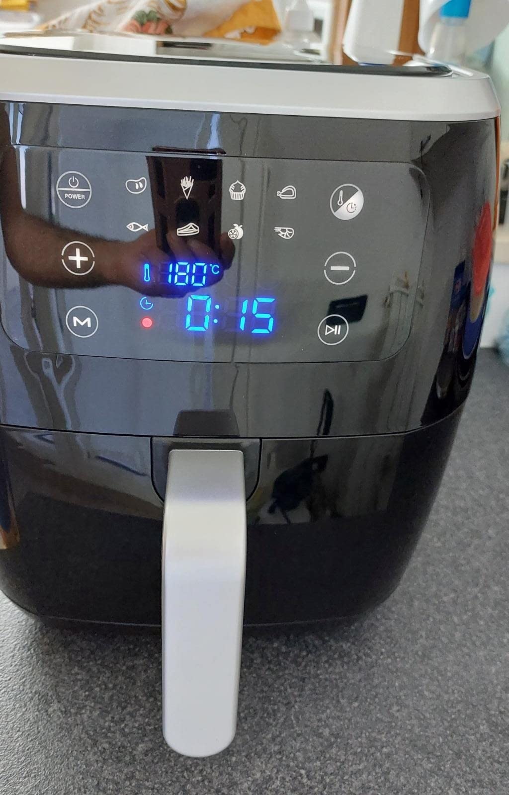 Amazon Basics Friggitrice ad Aria 6L Nera 8 Programmi
