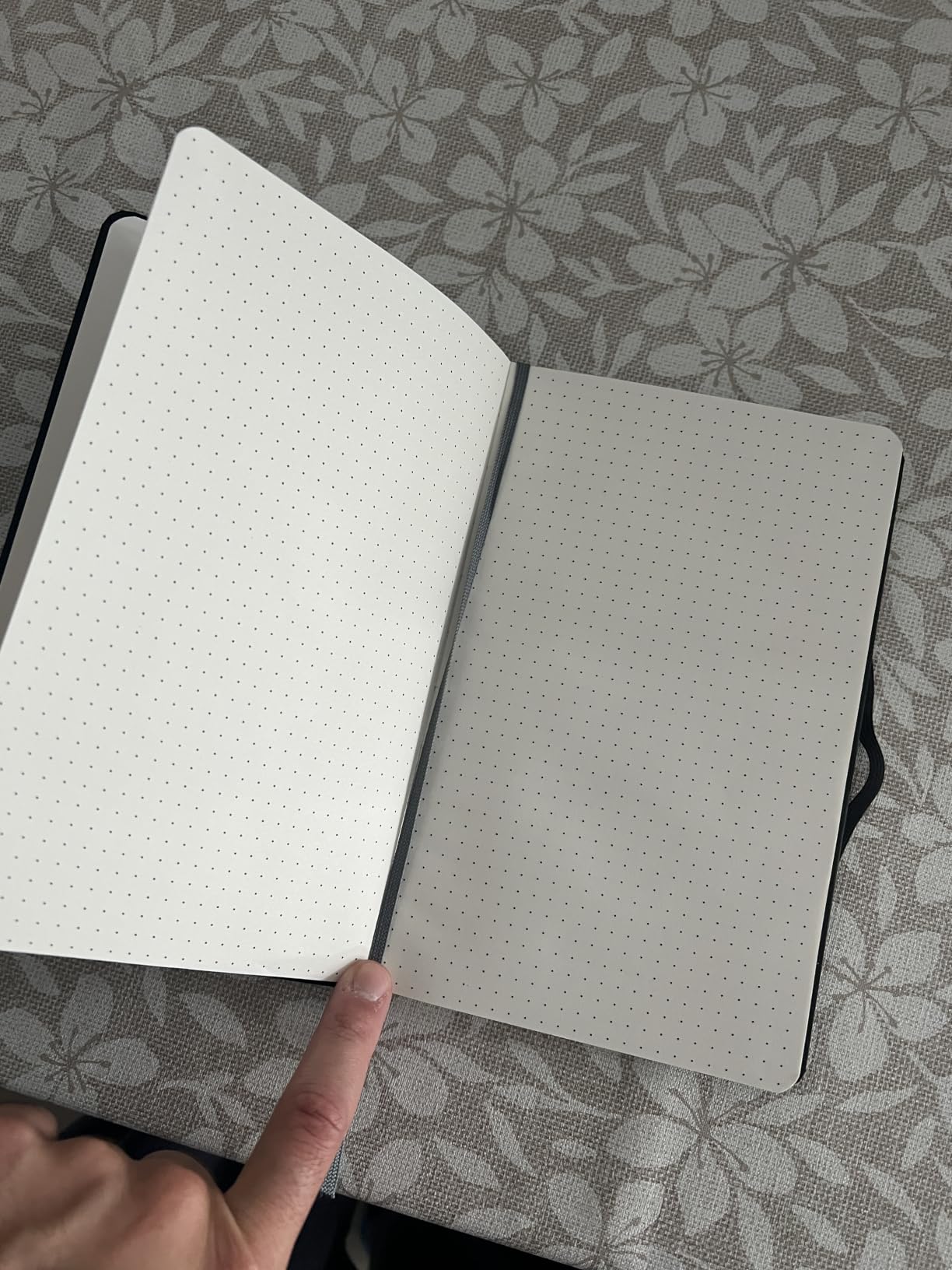 Amazon Basics Classico Taccuino Puntinato Nero 240 Pagine Rigido